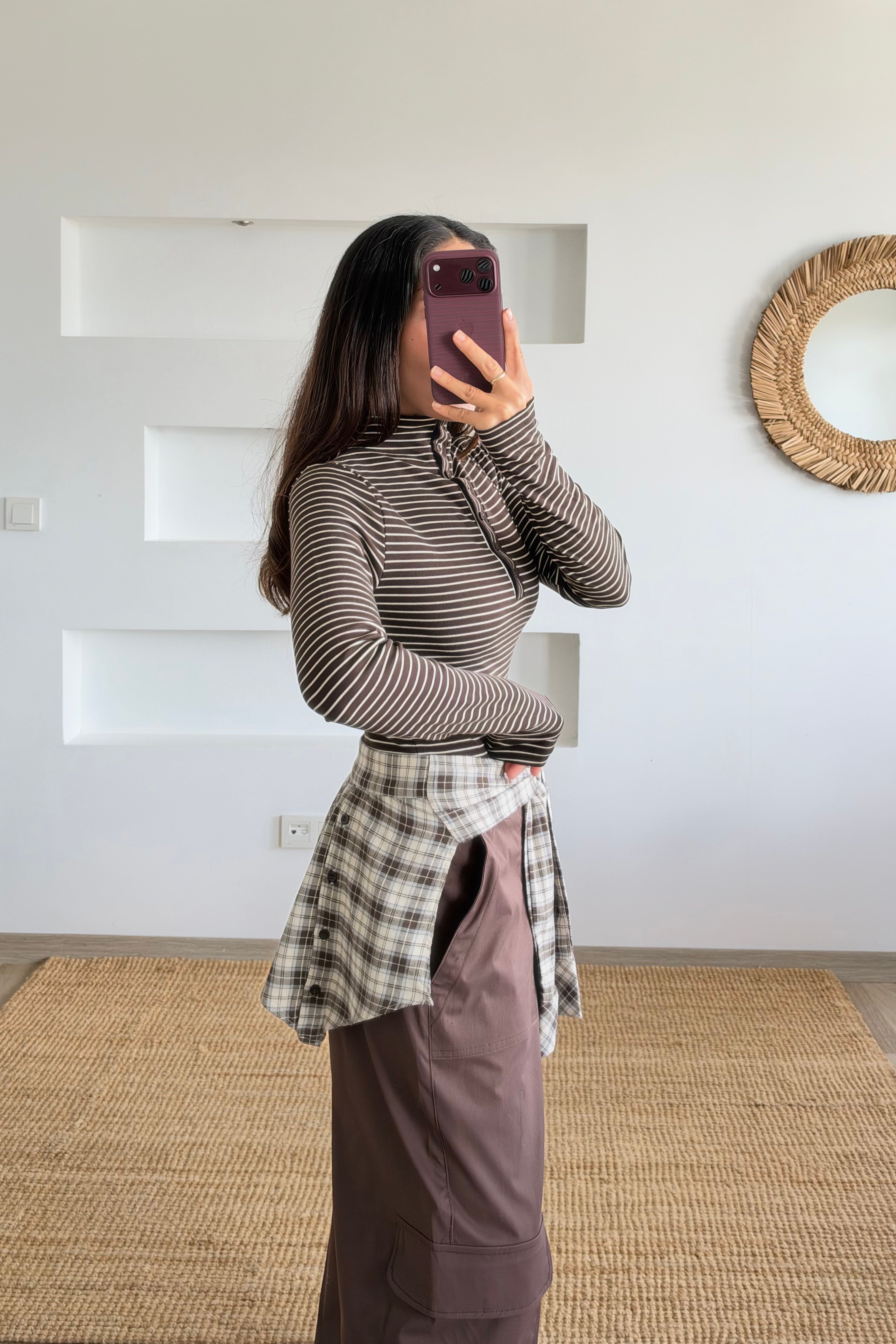 Kahverengi Çizgili Düğmeli Dik Yaka Bluz uygun fiyatlarda www.butikhola.com adresinde