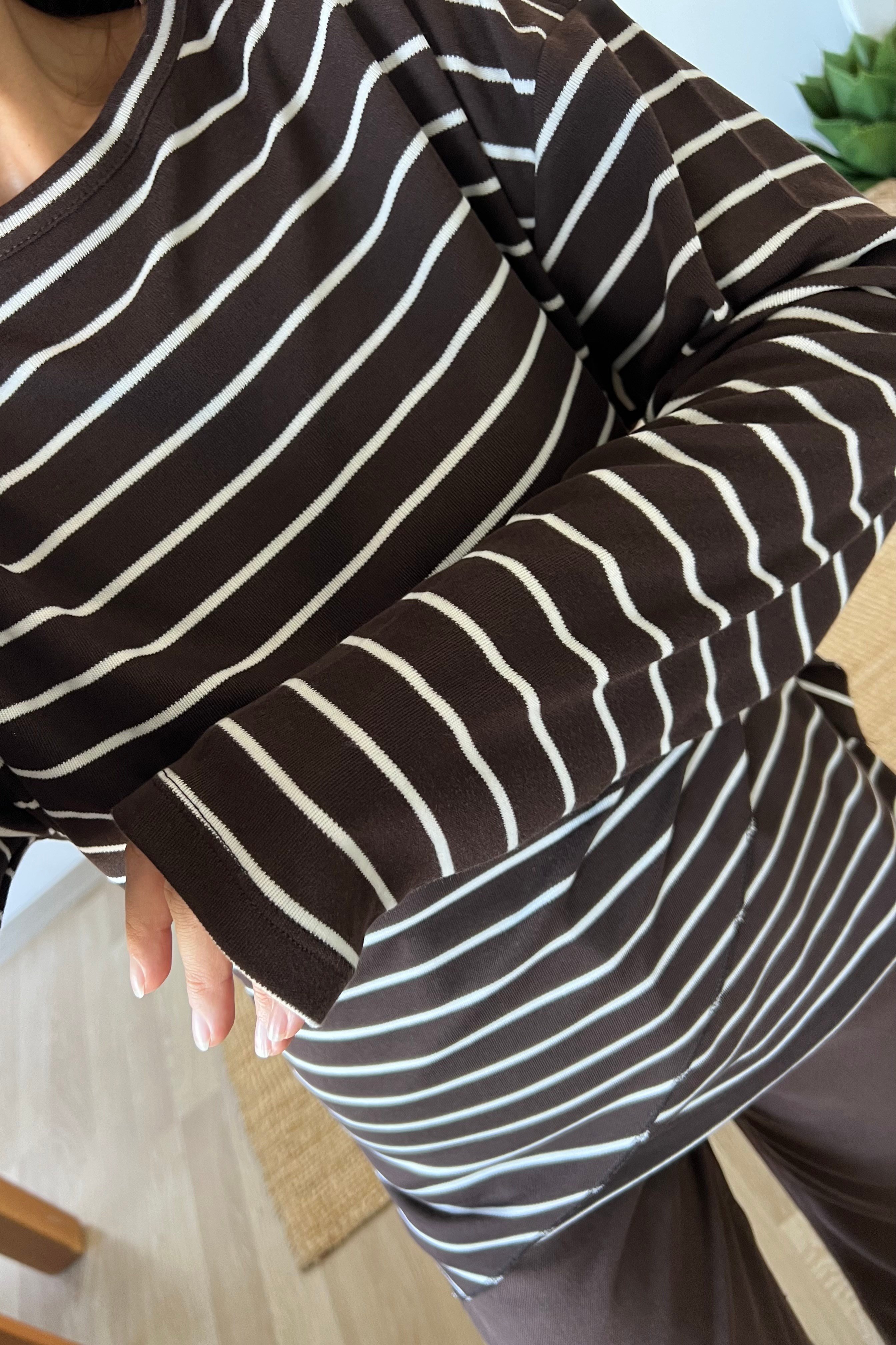 Kahverengi Çizgili Fular Detaylı İnce Sweat uygun fiyatlarda www.butikhola.com adresinde