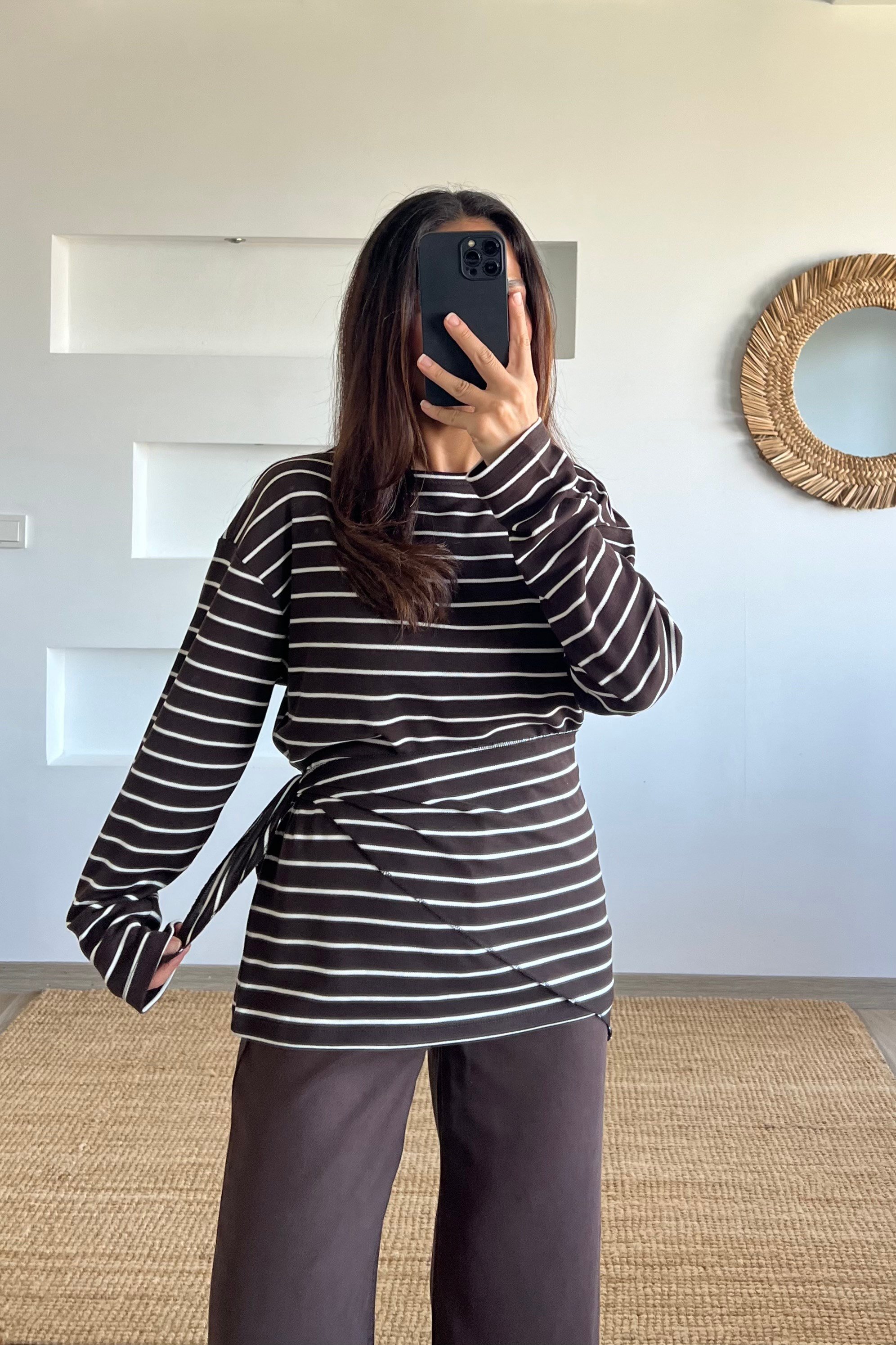 Kahverengi Çizgili Fular Detaylı İnce Sweat uygun fiyatlarda www.butikhola.com adresinde