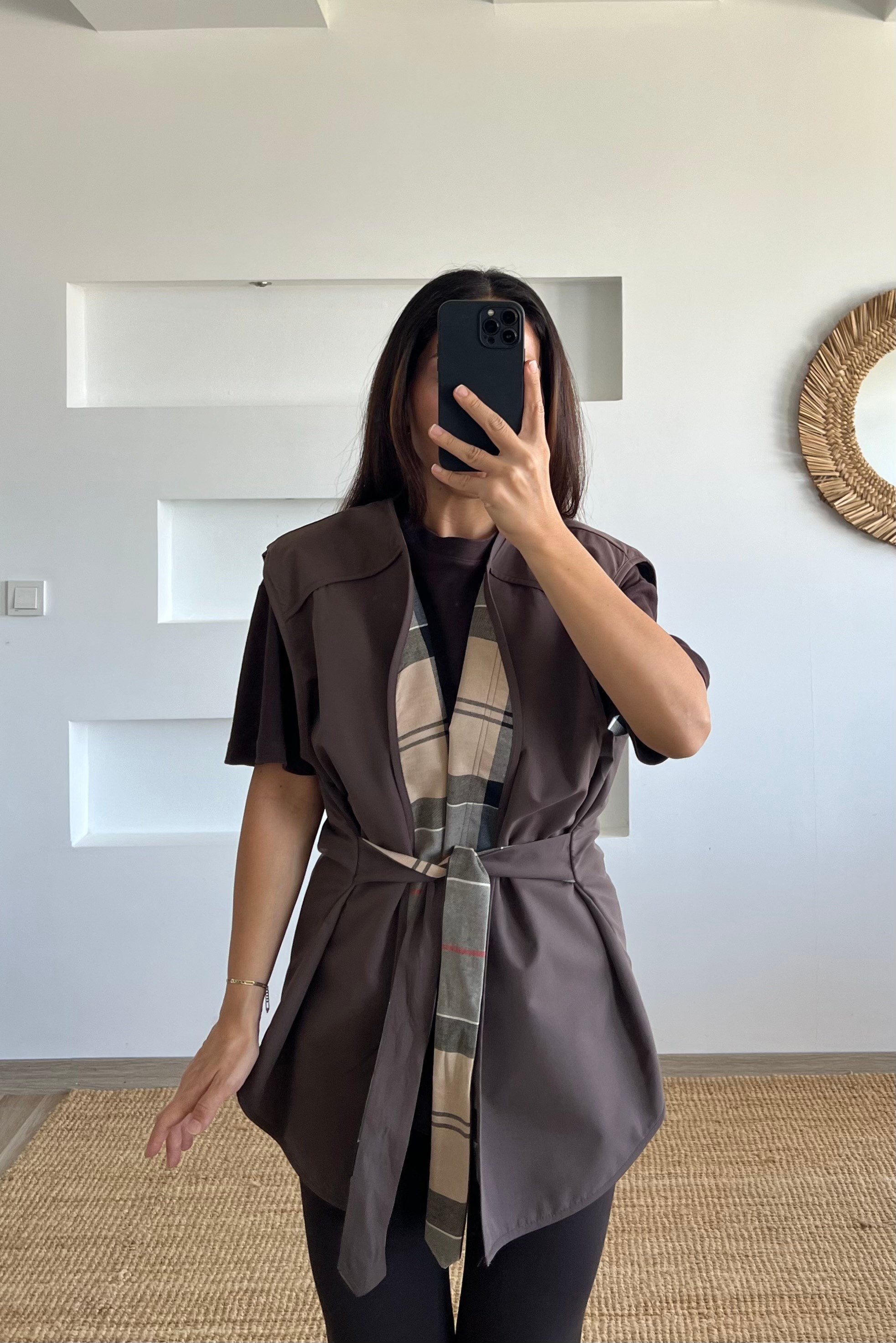 Kahverengi İçi Ekoseli Trenç Yelek uygun fiyatlarda www.butikhola.com adresinde