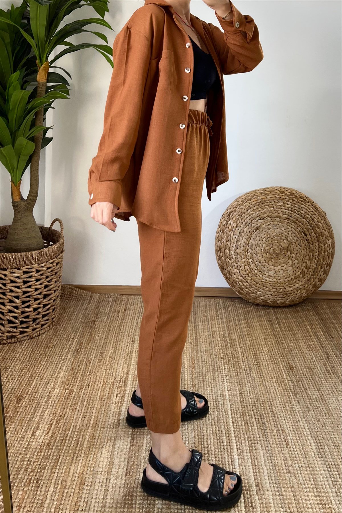 Kahverengi Keten Gömlek Pantolon Takım uygun fiyatlarda www.butikhola.com adresinde