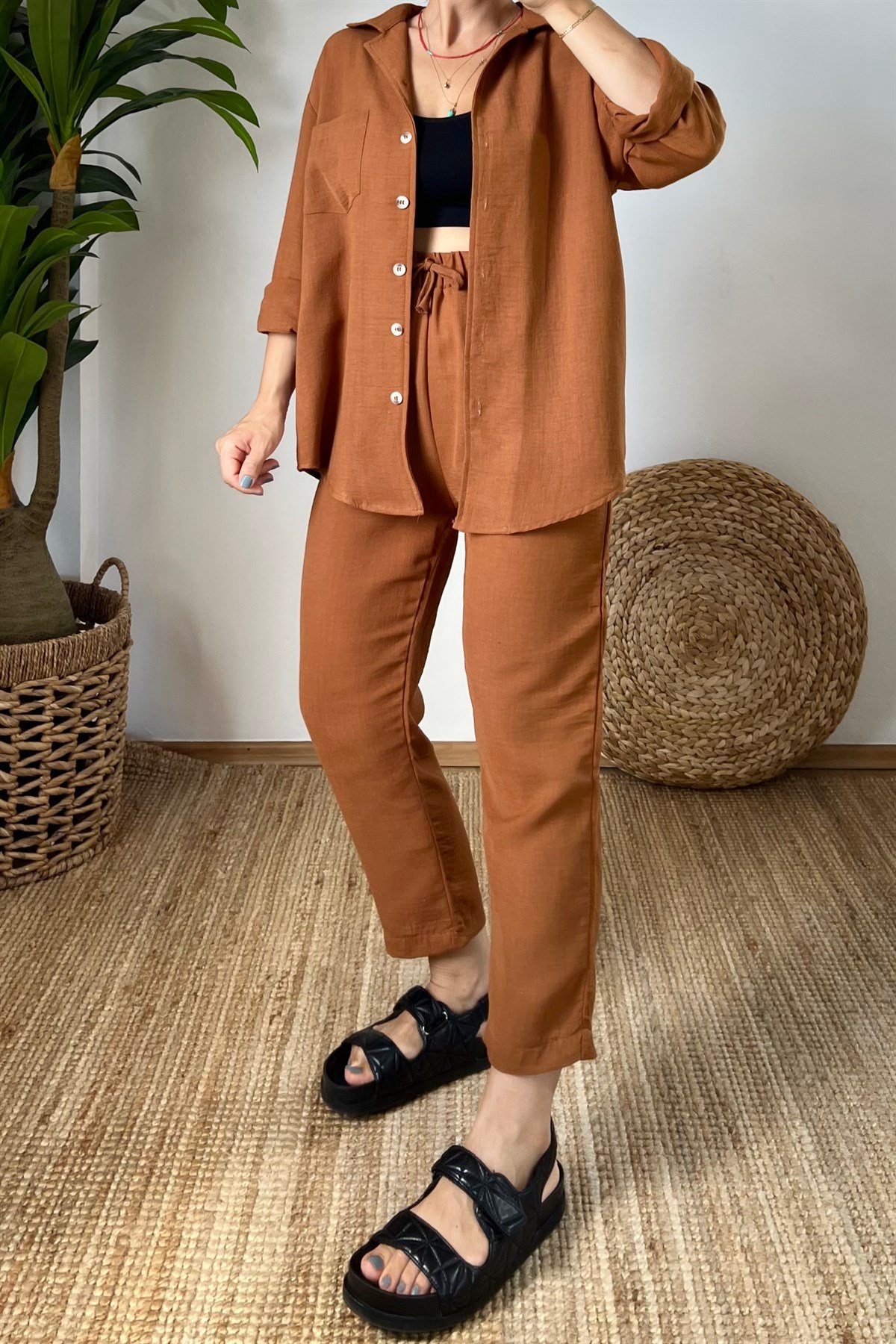 Kahverengi Keten Gömlek Pantolon Takım uygun fiyatlarda www.butikhola.com adresinde