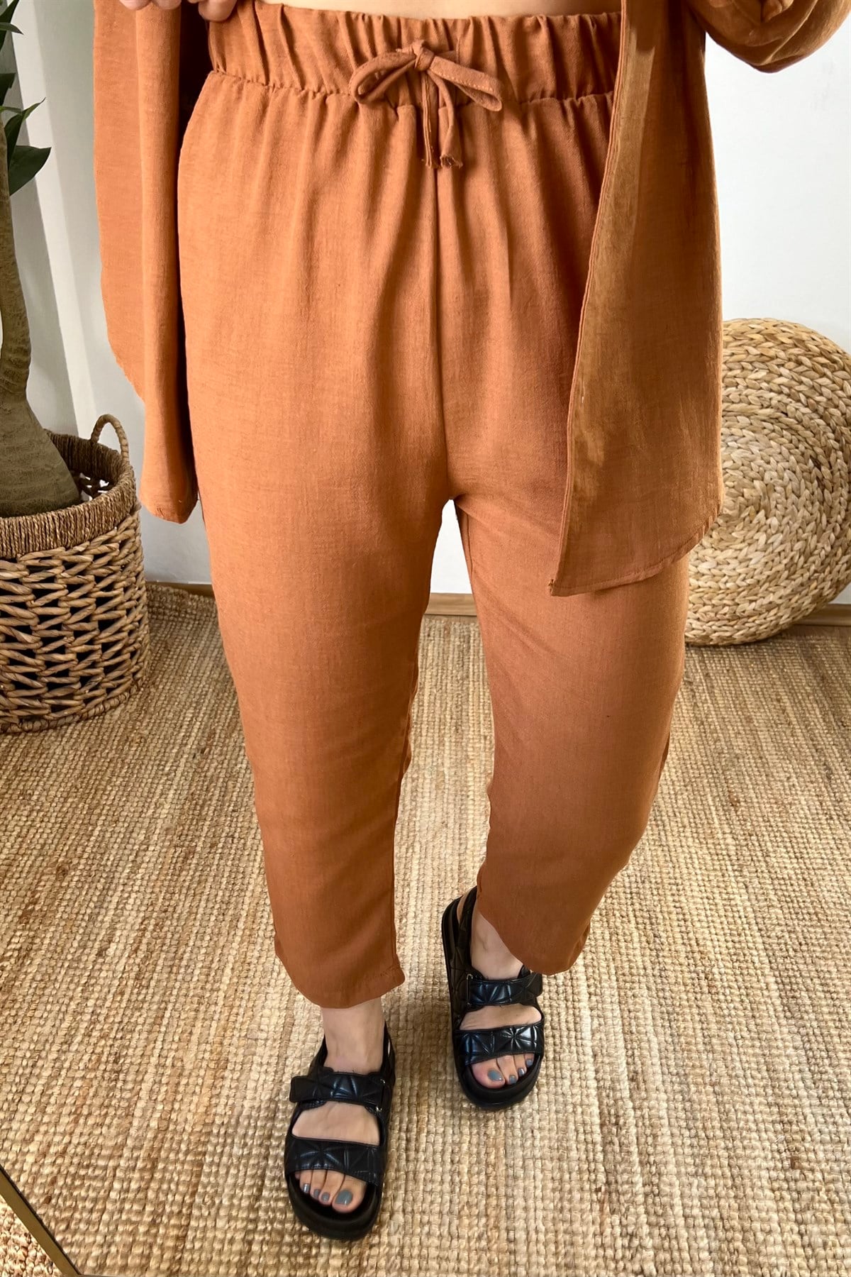 Kahverengi Keten Gömlek Pantolon Takım uygun fiyatlarda www.butikhola.com adresinde