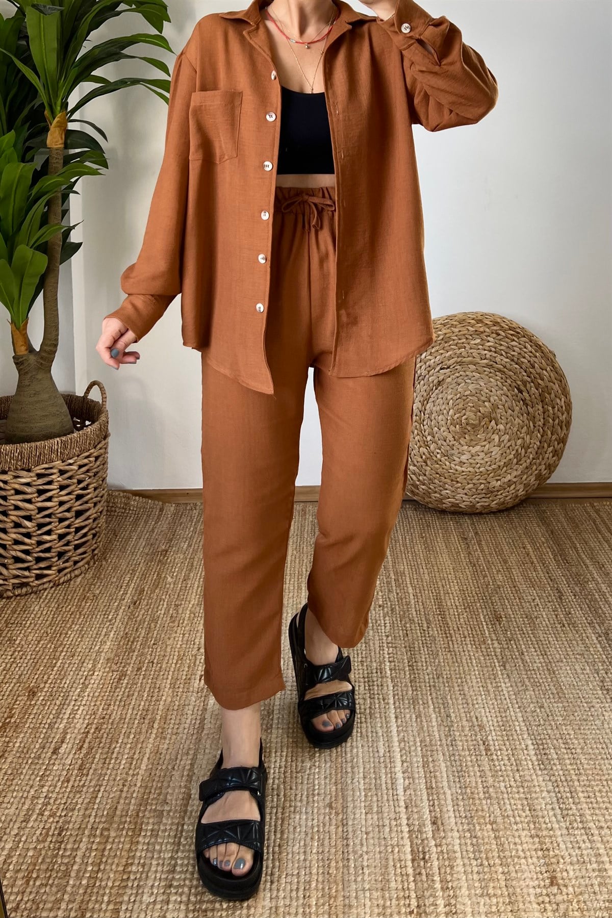 Kahverengi Keten Gömlek Pantolon Takım uygun fiyatlarda www.butikhola.com adresinde