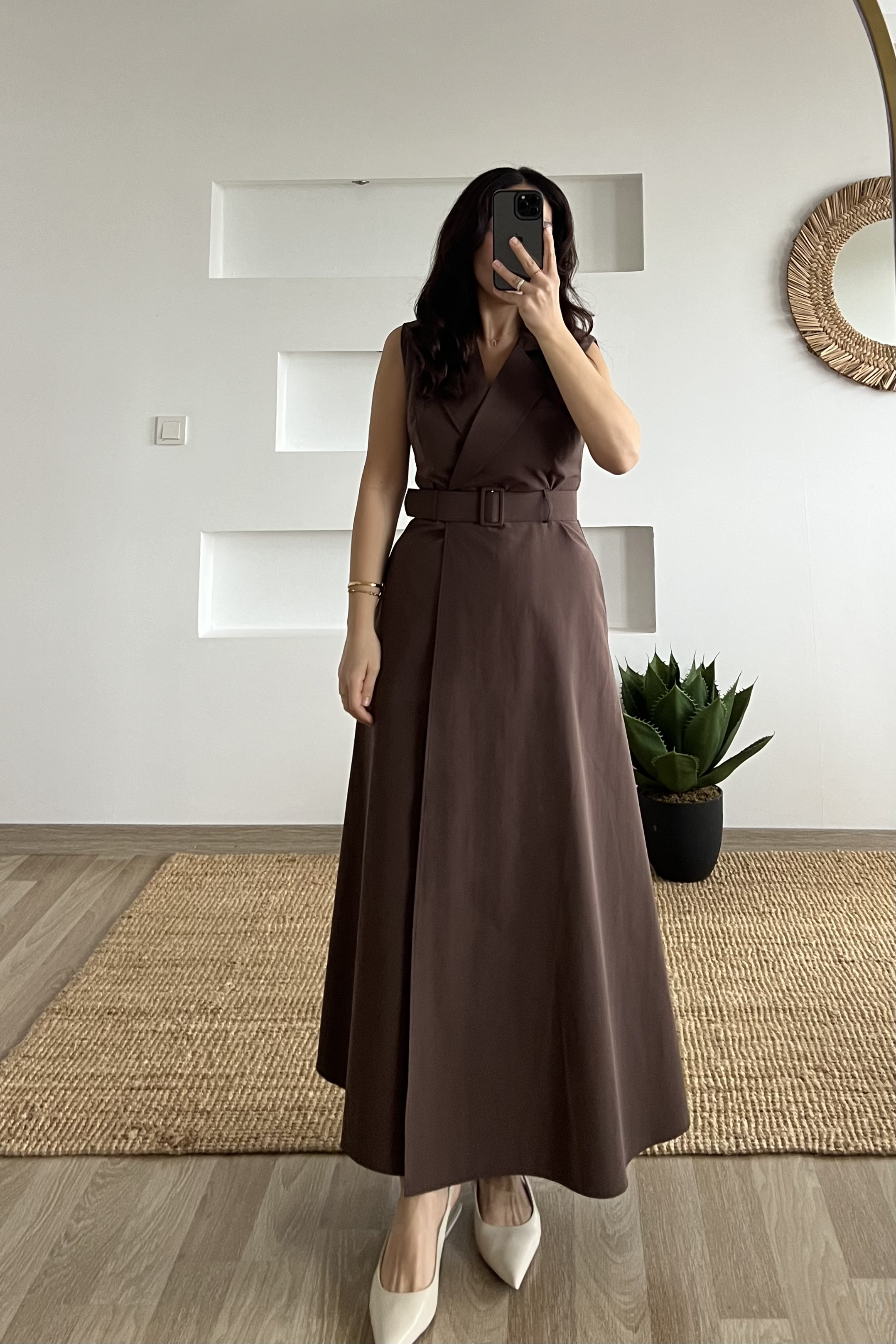 Kahverengi Kruvaze Kemer Detaylı Elbise uygun fiyatlarda www.butikhola.com adresinde
