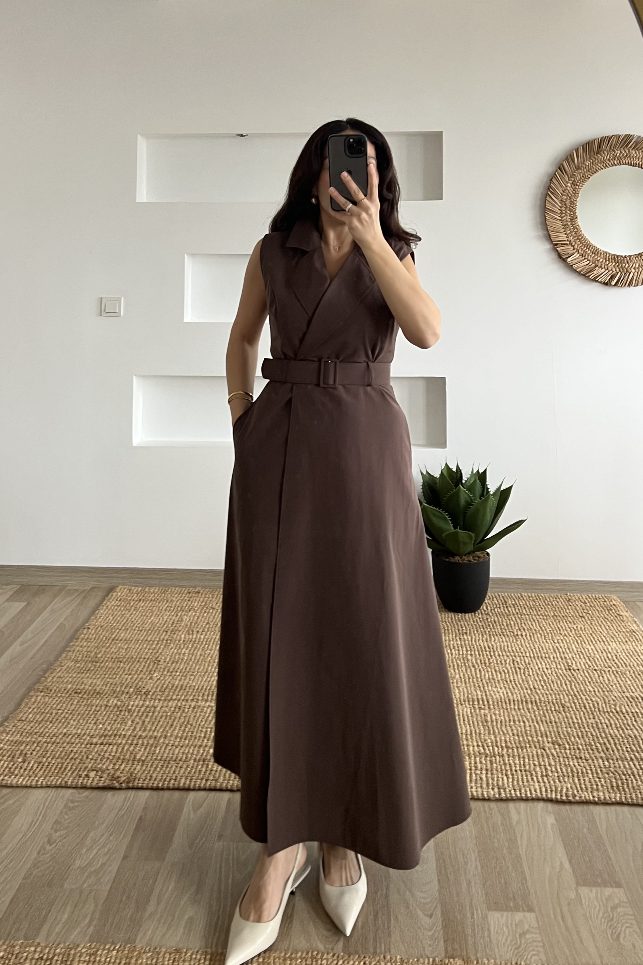 Kahverengi Kruvaze Kemer Detaylı Elbise uygun fiyatlarda www.butikhola.com adresinde