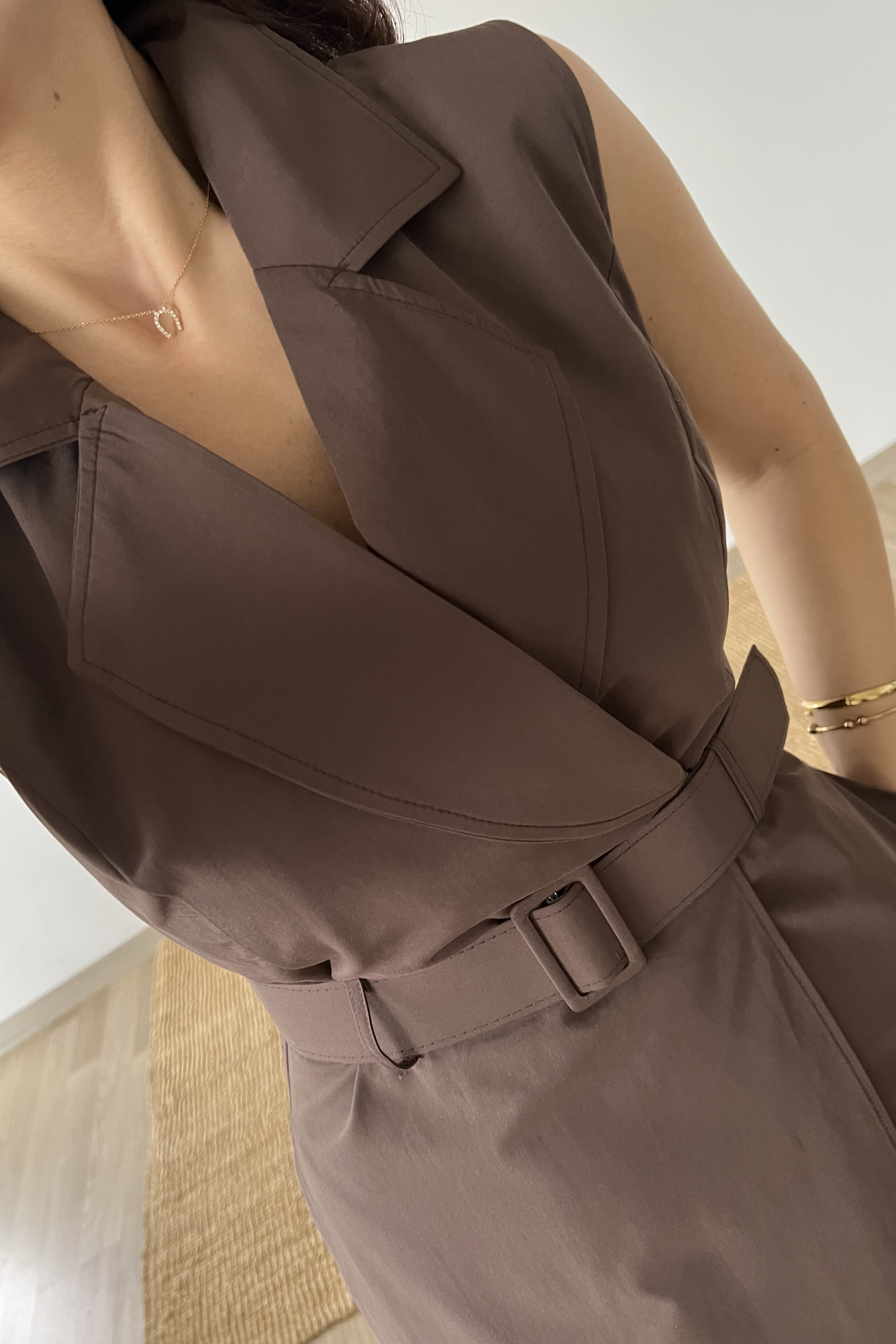 Kahverengi Kruvaze Kemer Detaylı Elbise uygun fiyatlarda www.butikhola.com adresinde