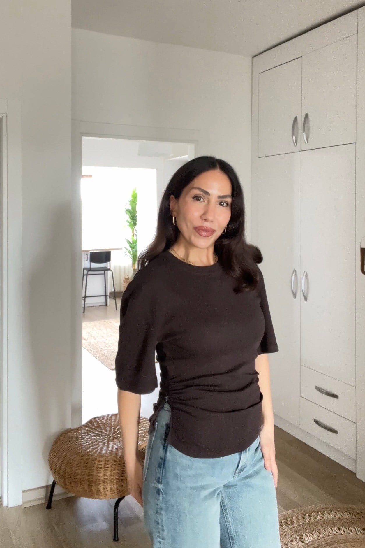 Kahverengi Organik Pamuklu Fermuar Detaylı Büzgülü Tshirt uygun fiyatlarda www.butikhola.com adresinde
