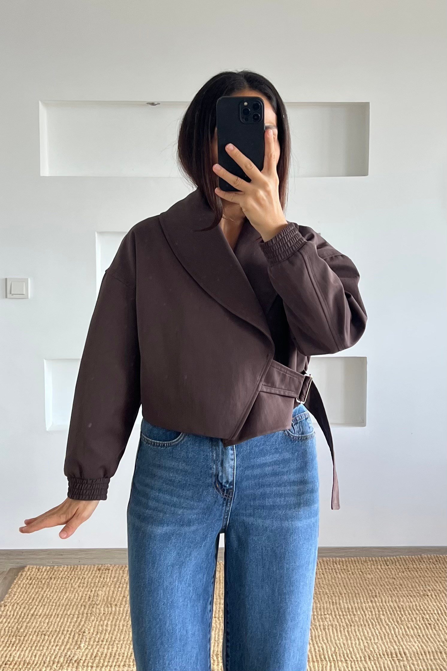 Kahverengi Şal Yaka Crop Trençkot uygun fiyatlarda www.butikhola.com adresinde