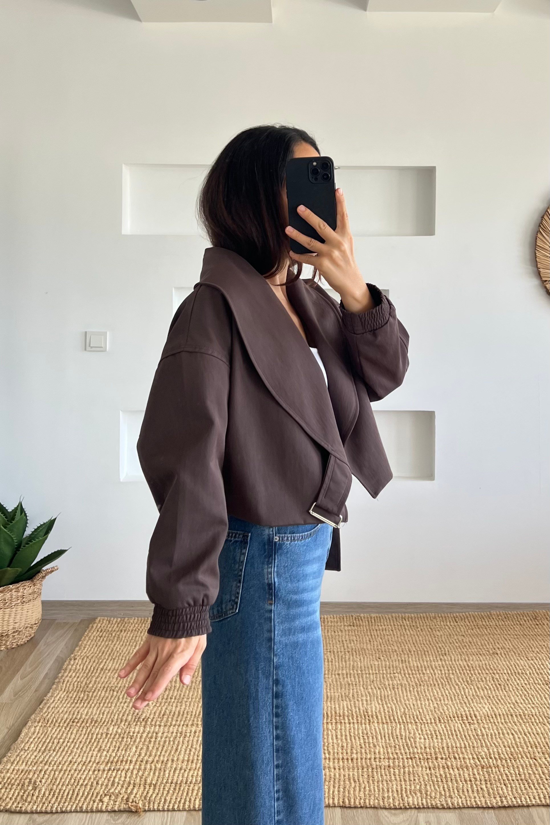 Kahverengi Şal Yaka Crop Trençkot uygun fiyatlarda www.butikhola.com adresinde