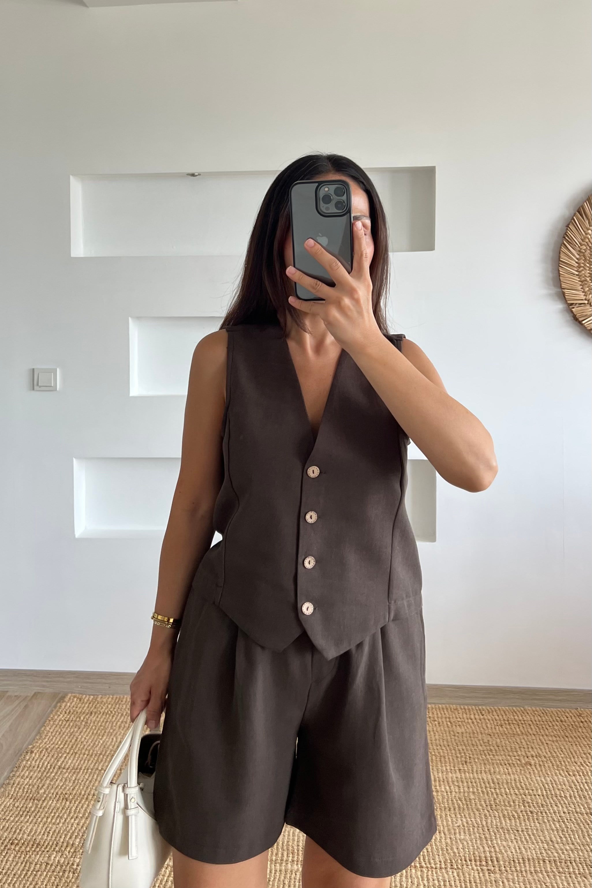 Kahverengi Şehir Boy Şort Yelek Keten Takım uygun fiyatlarda www.butikhola.com adresinde