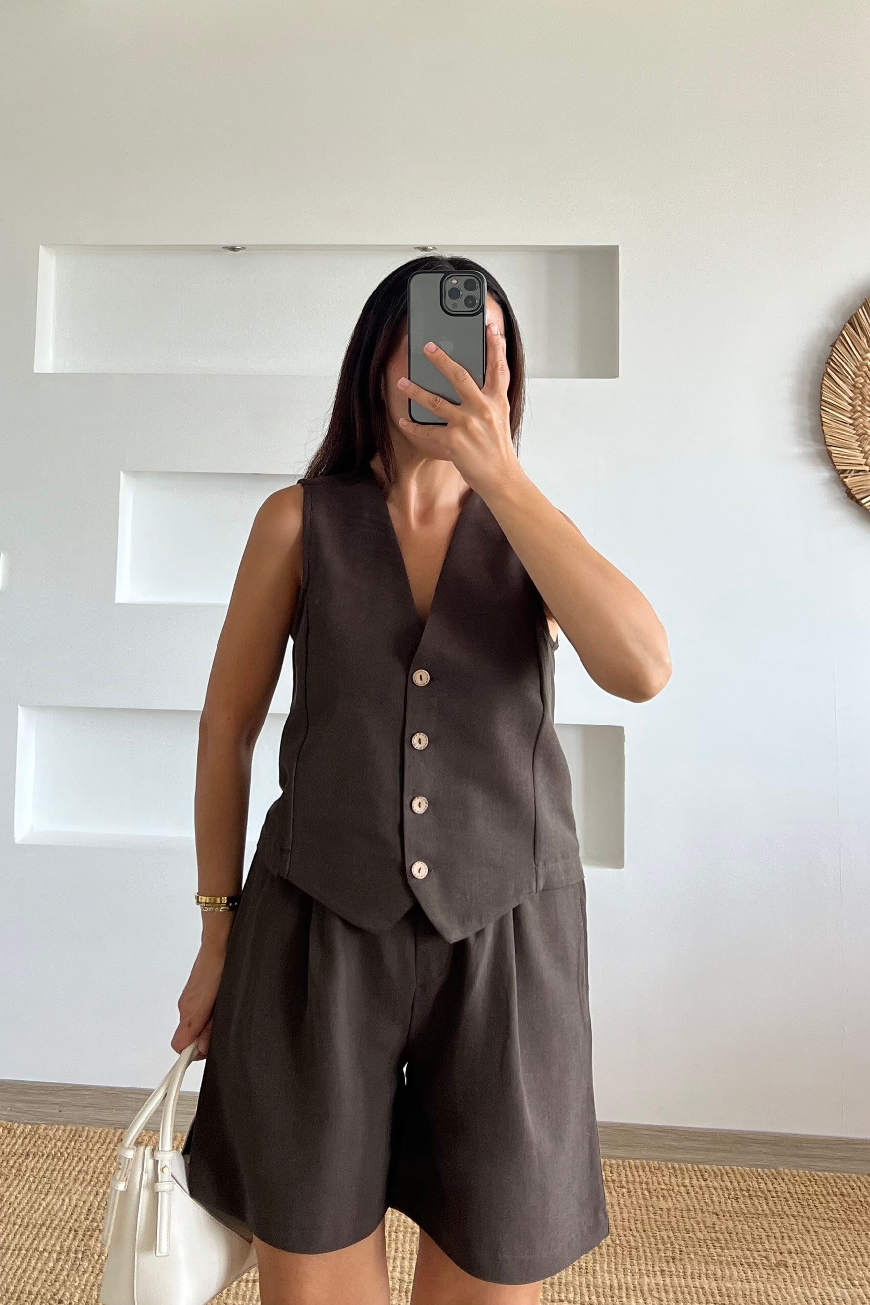 Kahverengi Şehir Boy Şort Yelek Keten Takım uygun fiyatlarda www.butikhola.com adresinde
