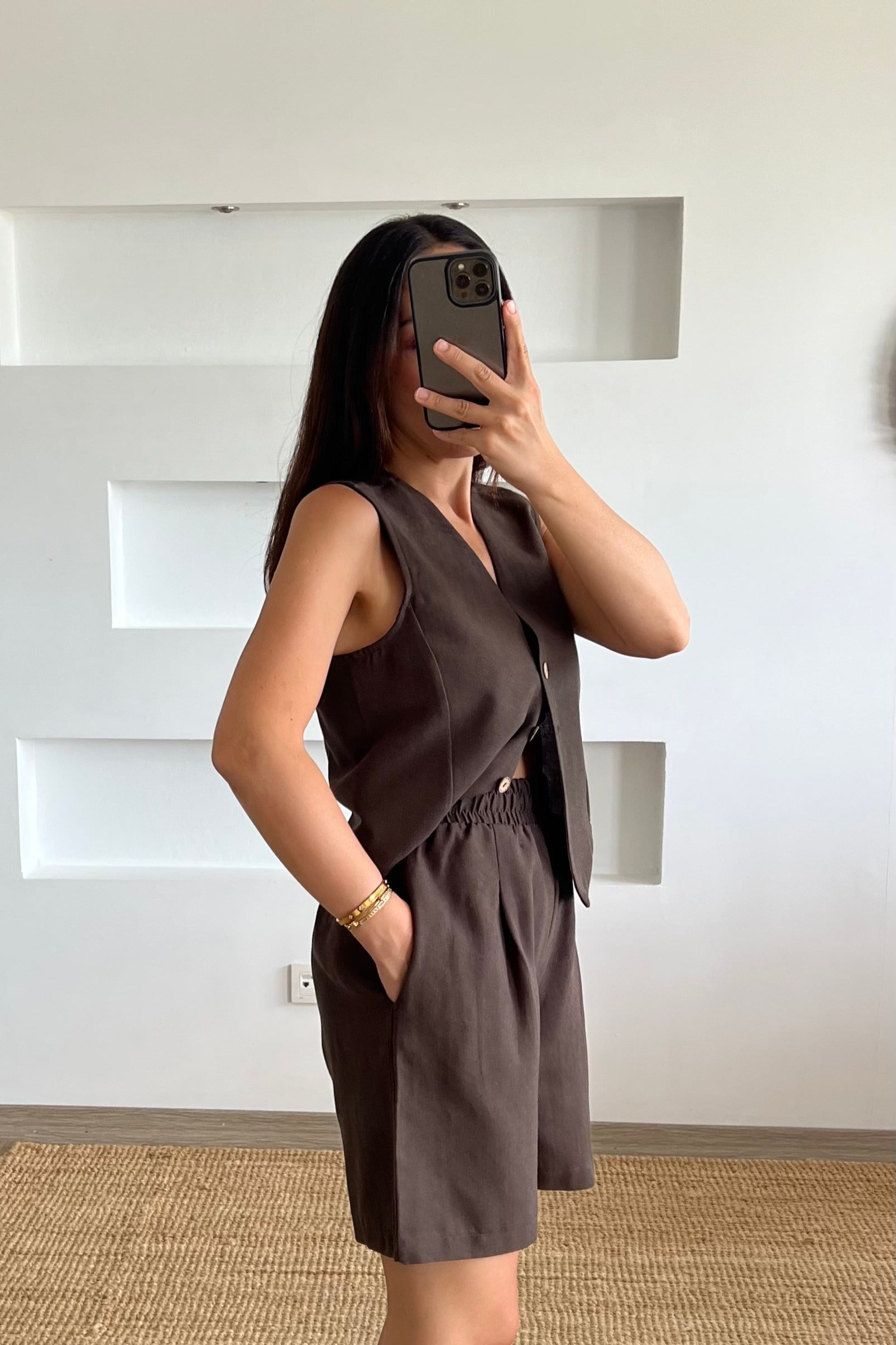 Kahverengi Şehir Boy Şort Yelek Keten Takım uygun fiyatlarda www.butikhola.com adresinde
