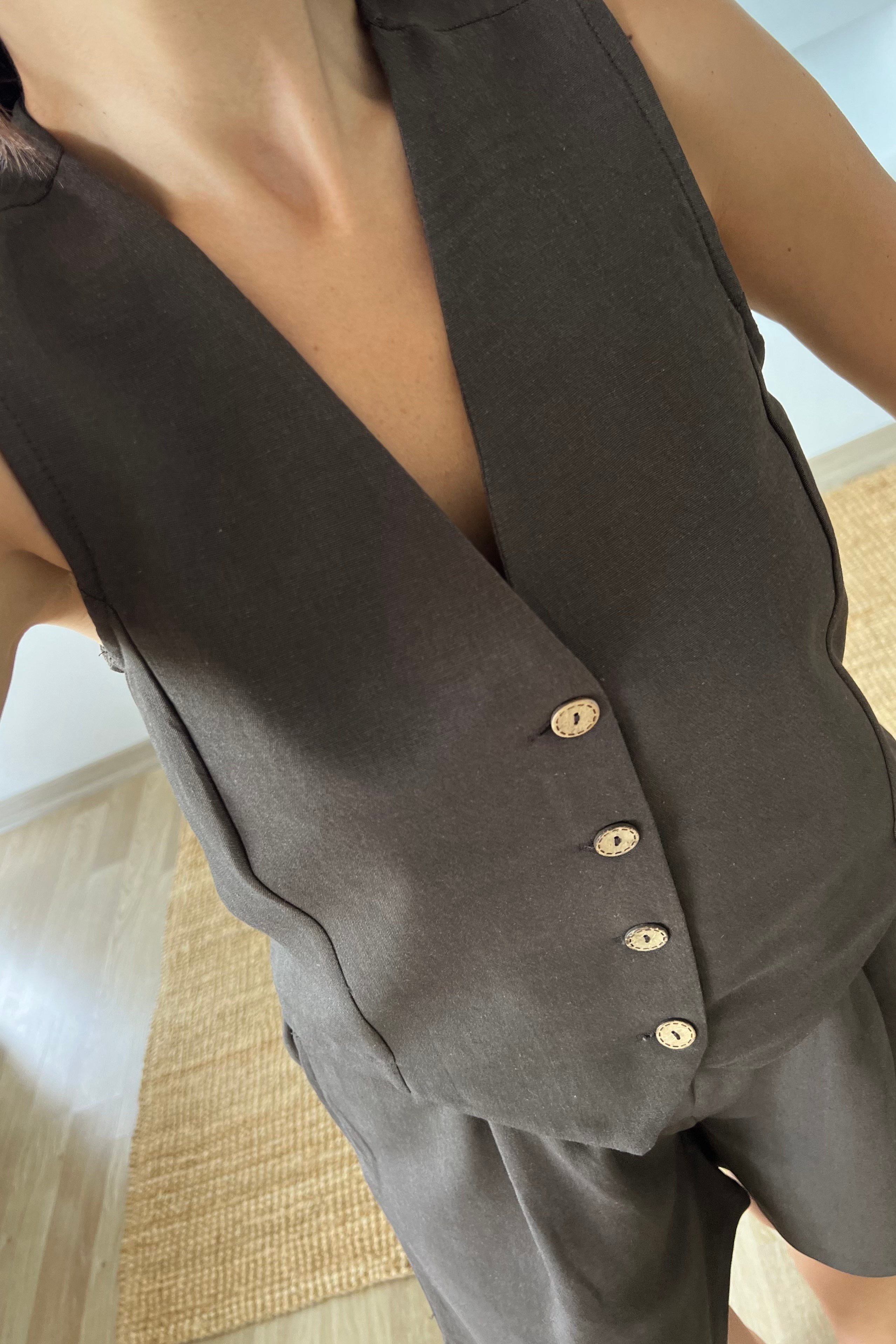 Kahverengi Şehir Boy Şort Yelek Keten Takım uygun fiyatlarda www.butikhola.com adresinde