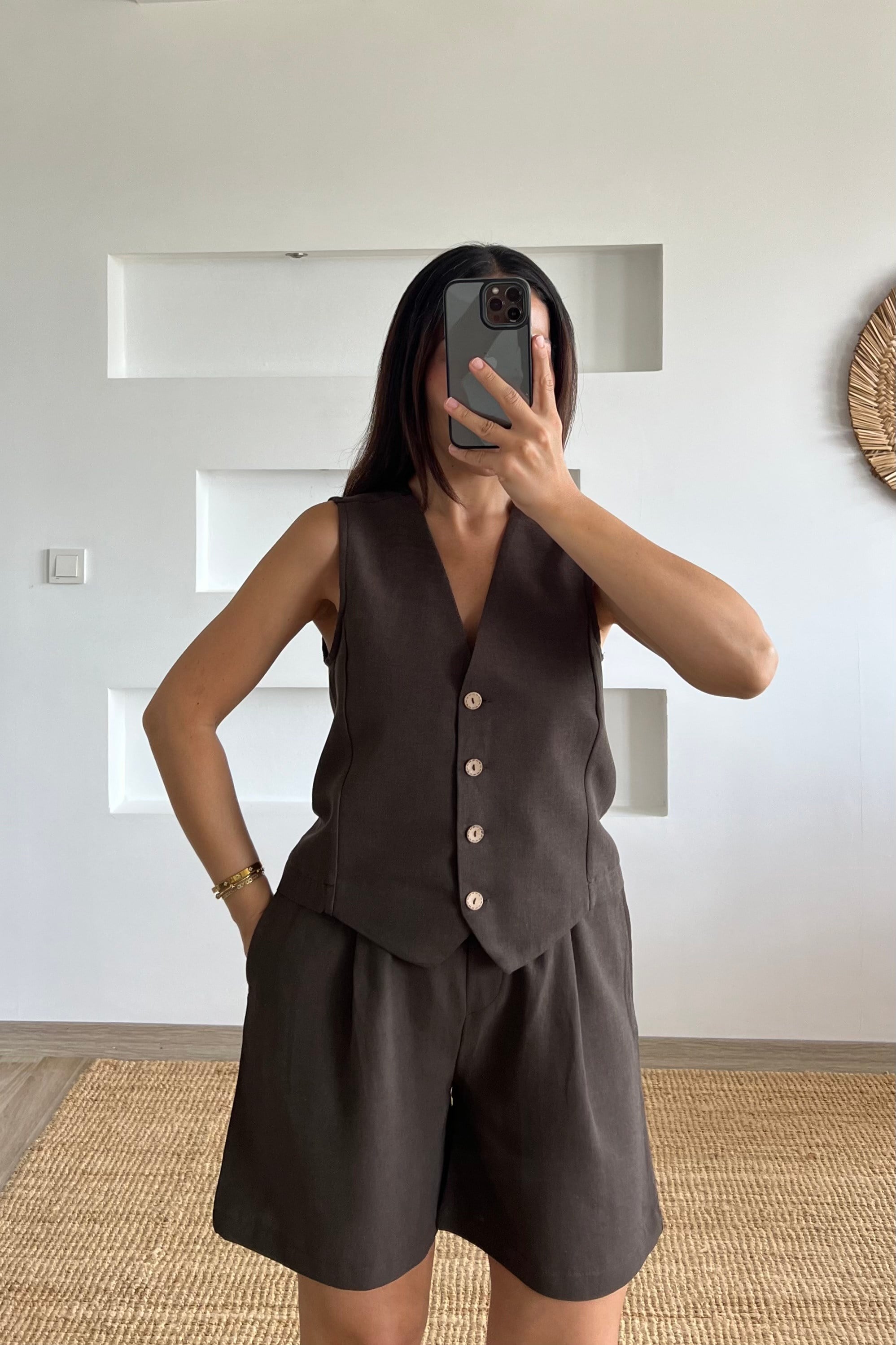 Kahverengi Şehir Boy Şort Yelek Keten Takım uygun fiyatlarda www.butikhola.com adresinde