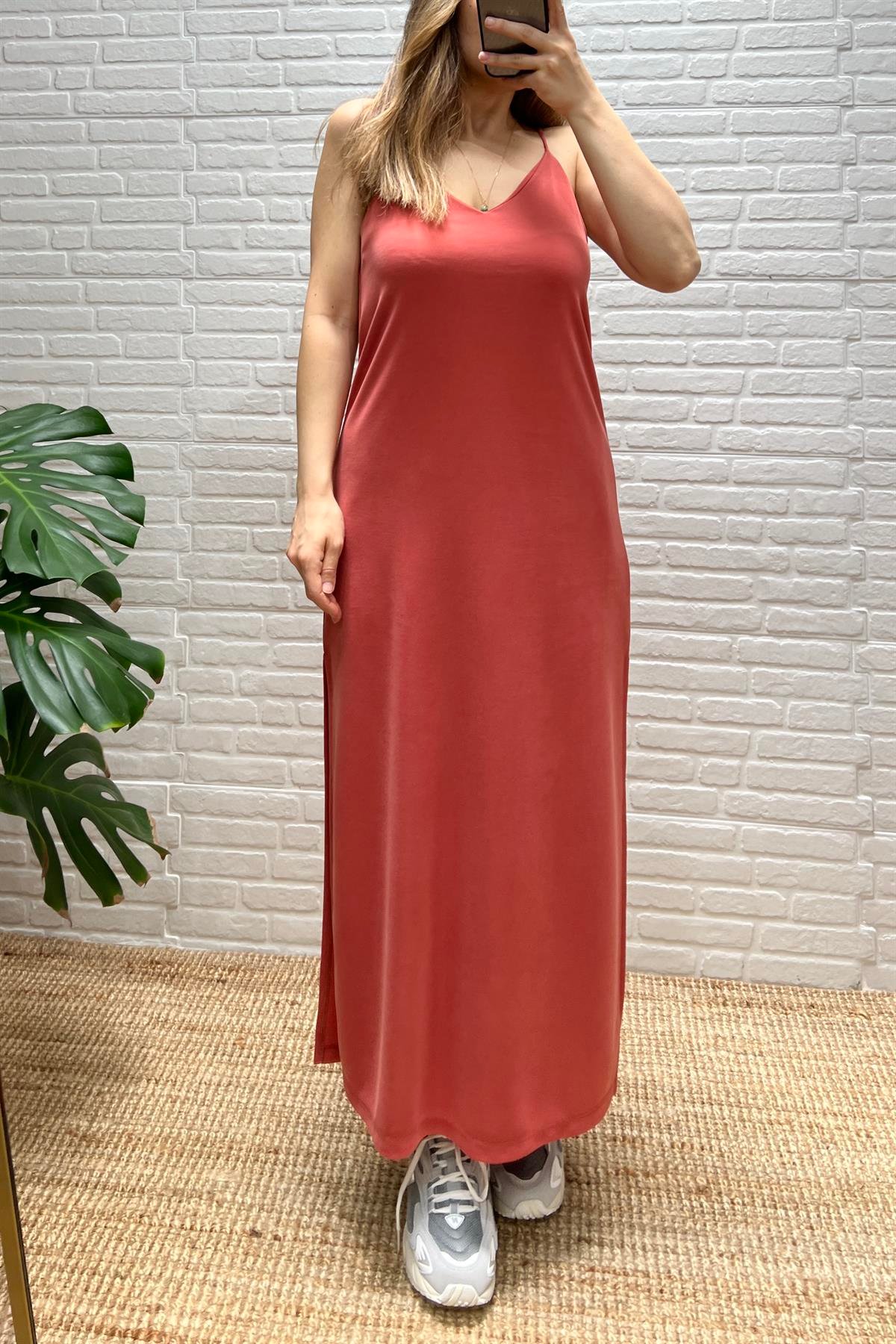 Kiremit Yırtmaç Detaylı Modal Elbise  uygun fiyatlarda www.butikhola.com adresinde