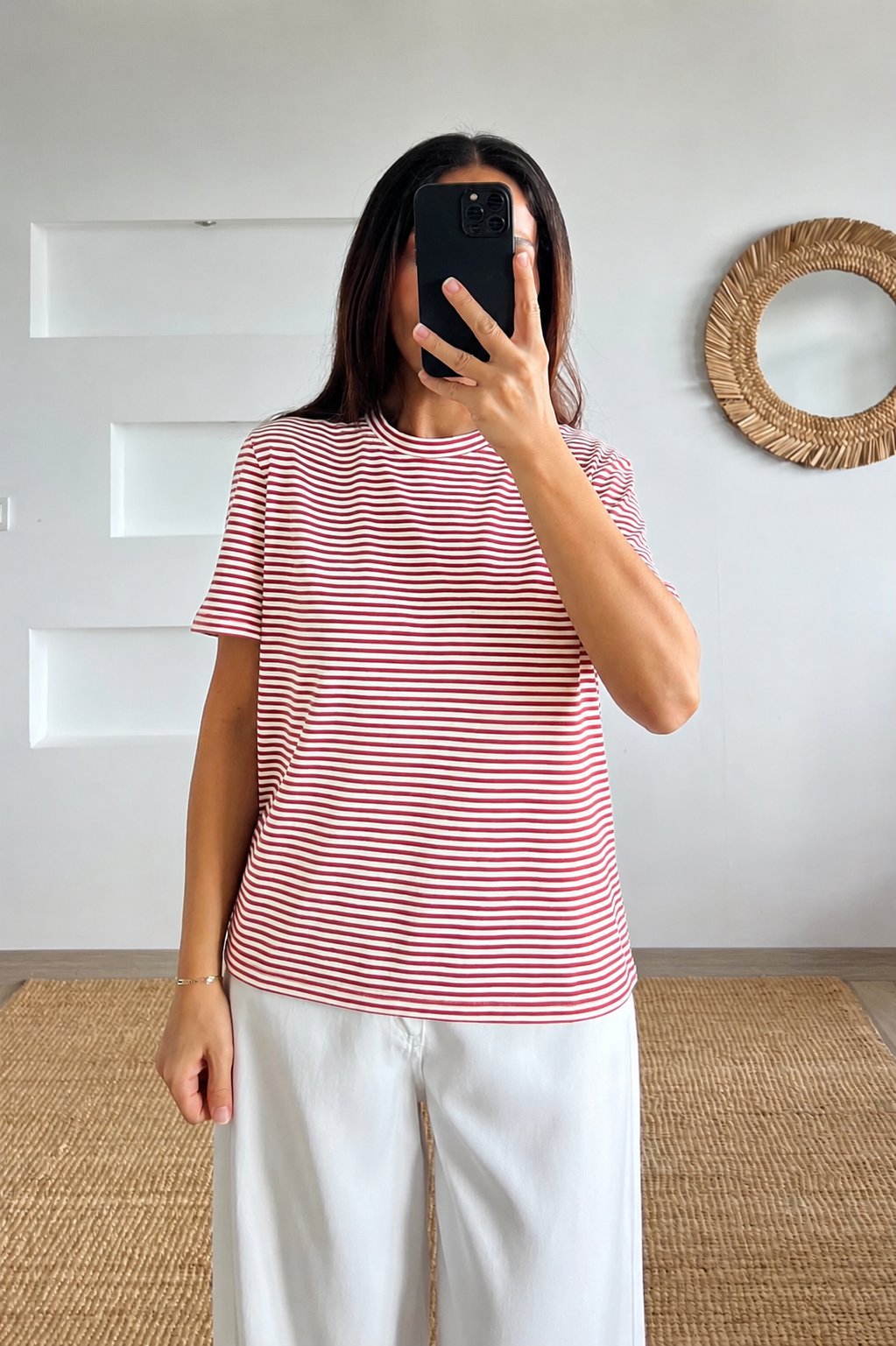 Kırmızı Beyaz Çizgili Basic Tshirt uygun fiyatlarda www.butikhola.com adresinde