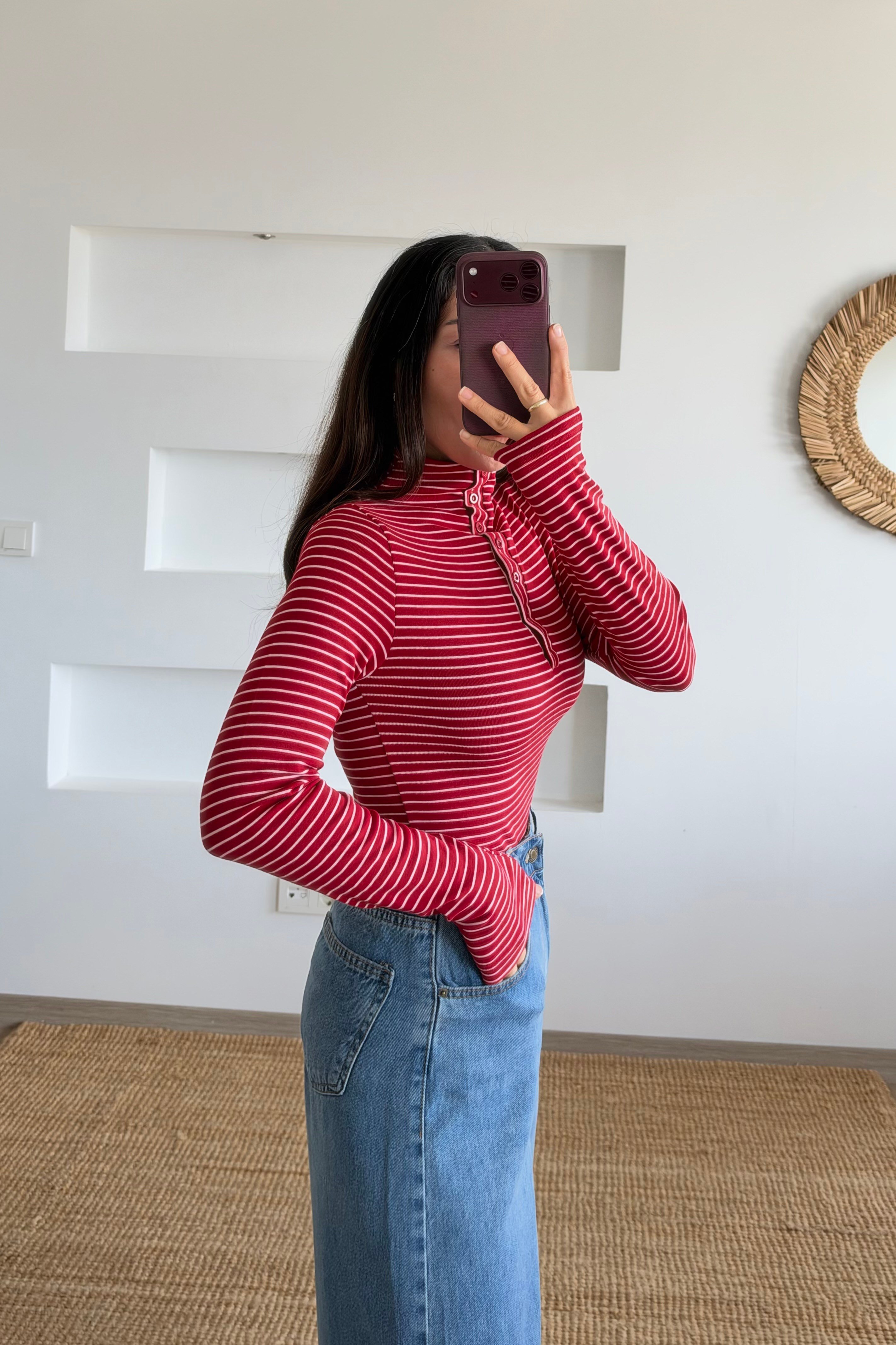 Kırmızı Çizgili Düğmeli Dik Yaka Bluz uygun fiyatlarda www.butikhola.com adresinde