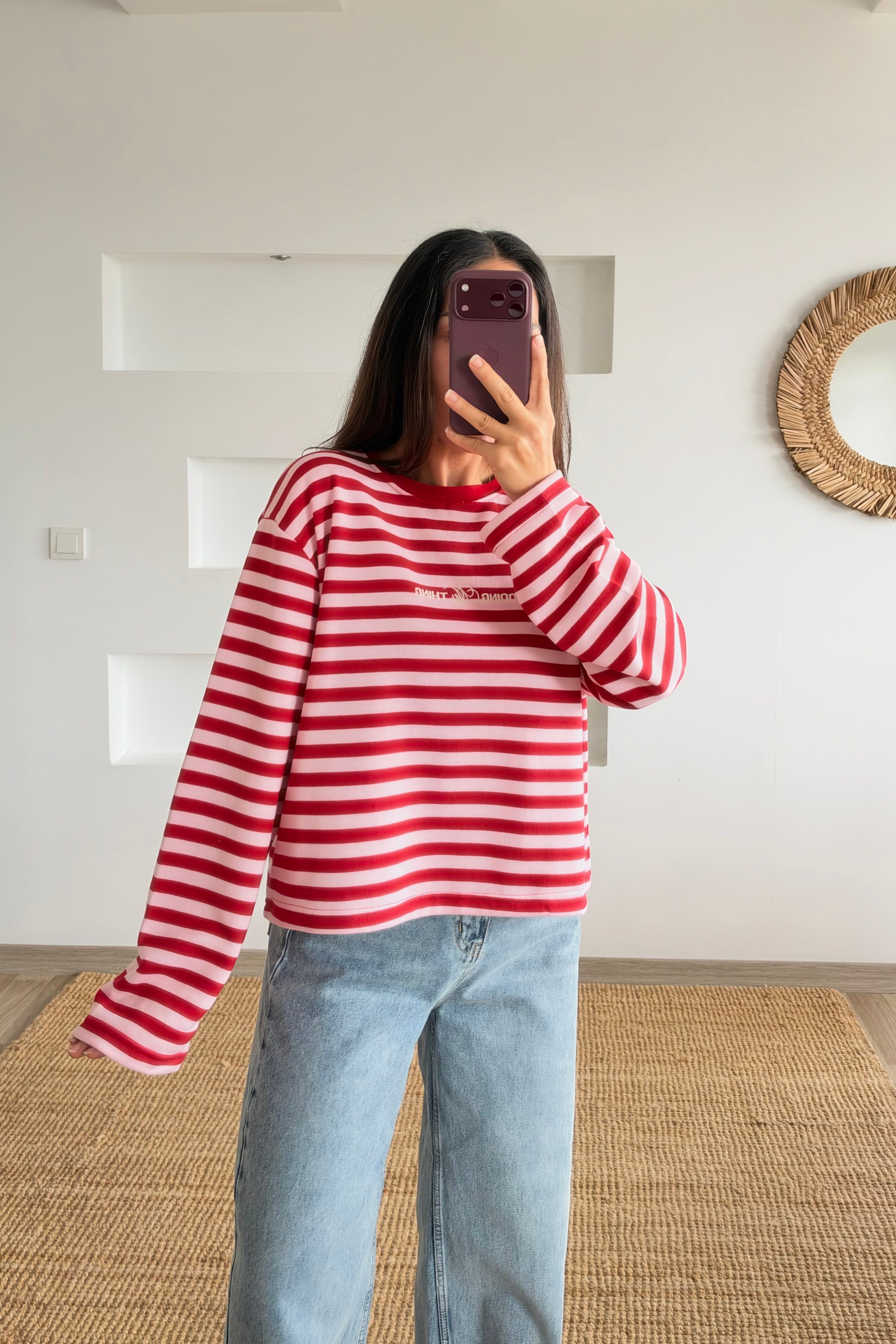 Kırmızı Çizgili Nakış Detaylı Sweatshirt uygun fiyatlarda www.butikhola.com adresinde