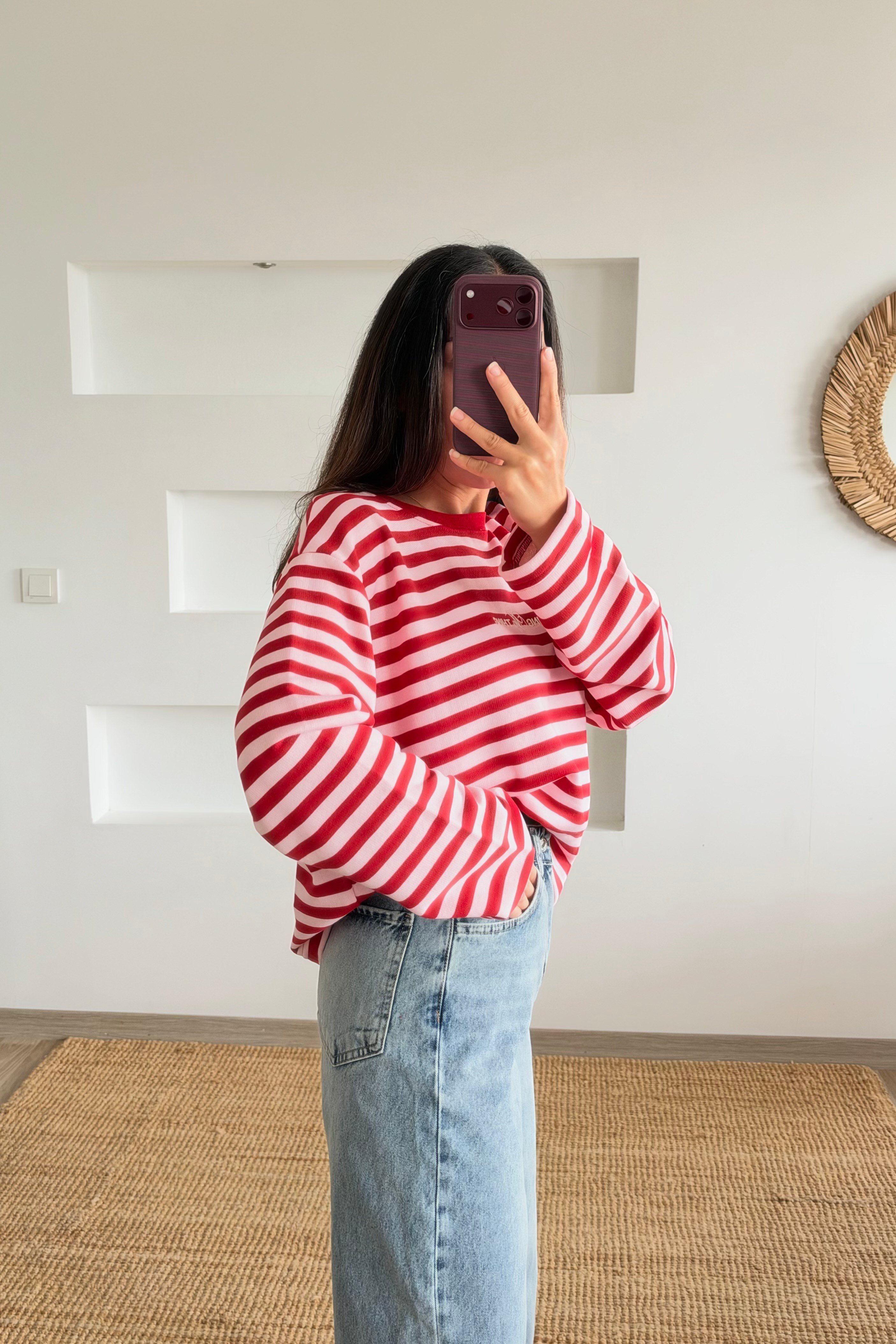 Kırmızı Çizgili Nakış Detaylı Sweatshirt uygun fiyatlarda www.butikhola.com adresinde