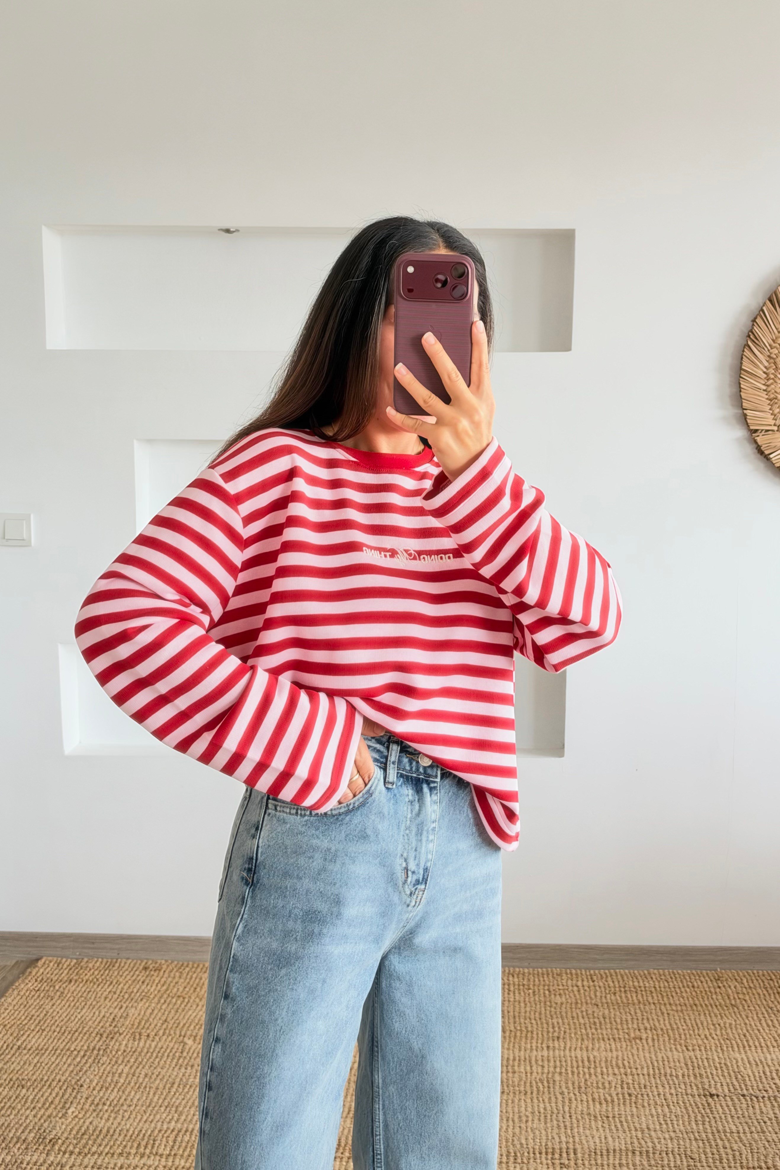 Kırmızı Çizgili Nakış Detaylı Sweatshirt uygun fiyatlarda www.butikhola.com adresinde