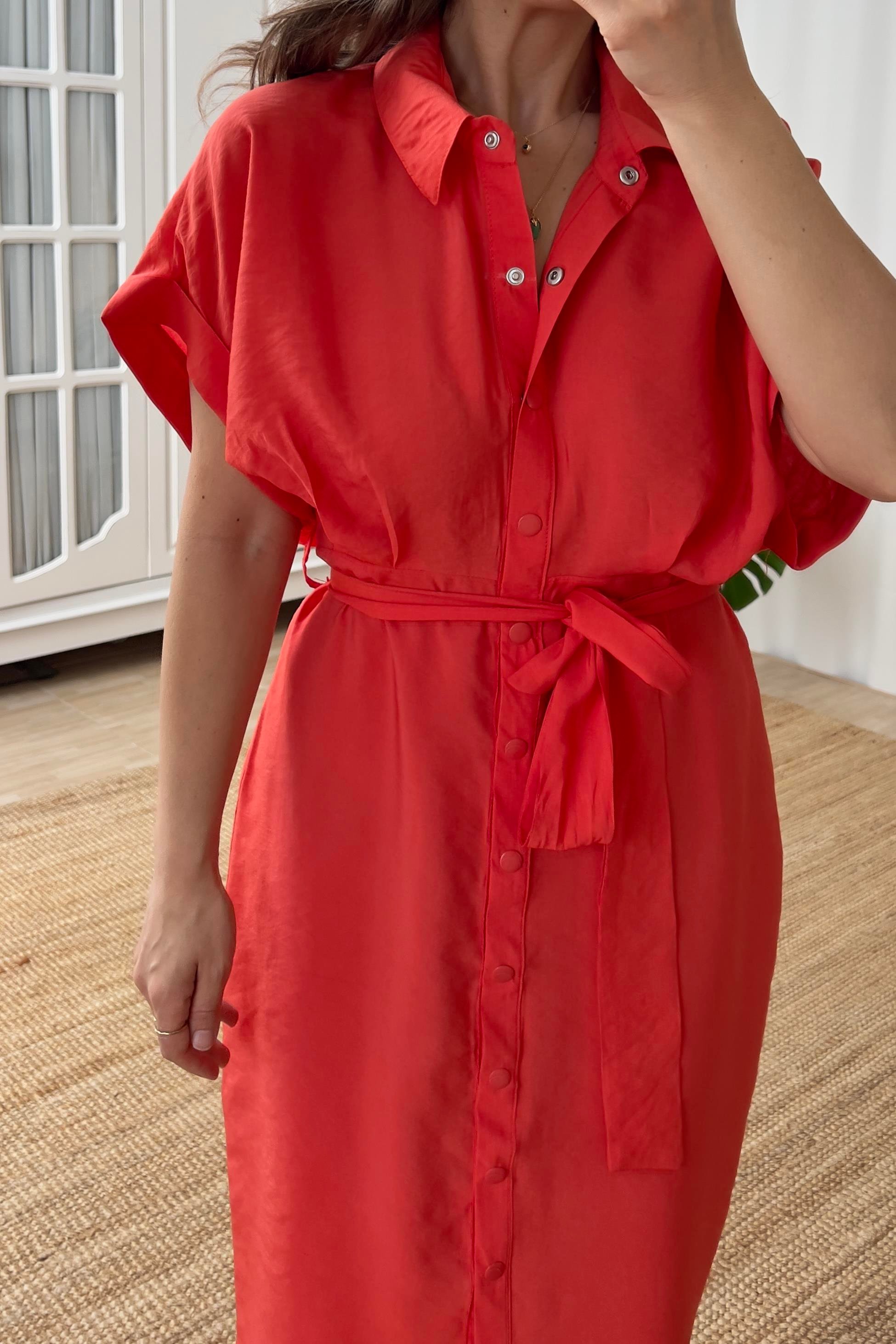 Kırmızı Kuşaklı Tensel Gömlek Elbise uygun fiyatlarda www.butikhola.com adresinde