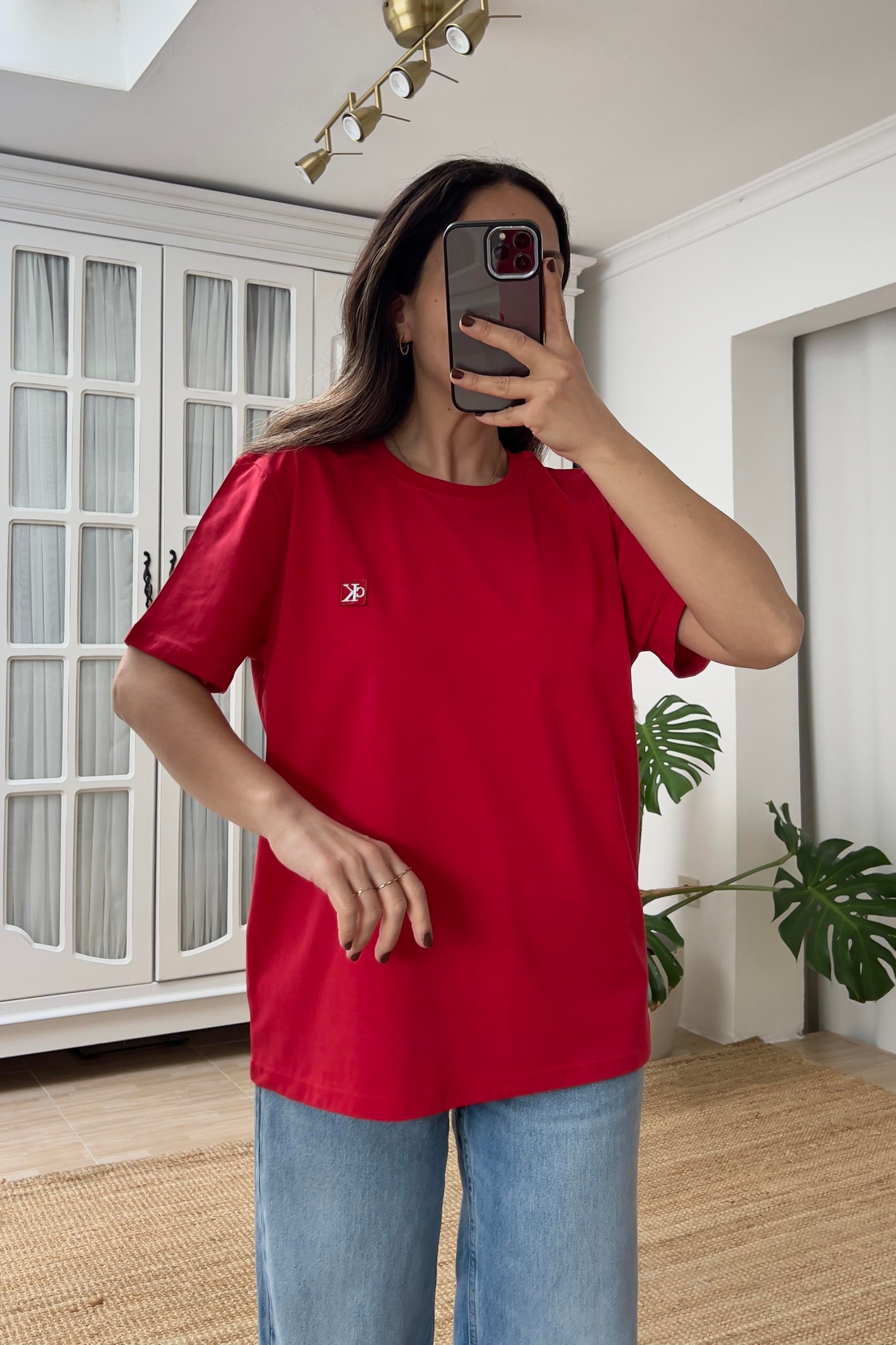 Kırmızı Mini Logolu Oversize Tshirt uygun fiyatlarda www.butikhola.com adresinde