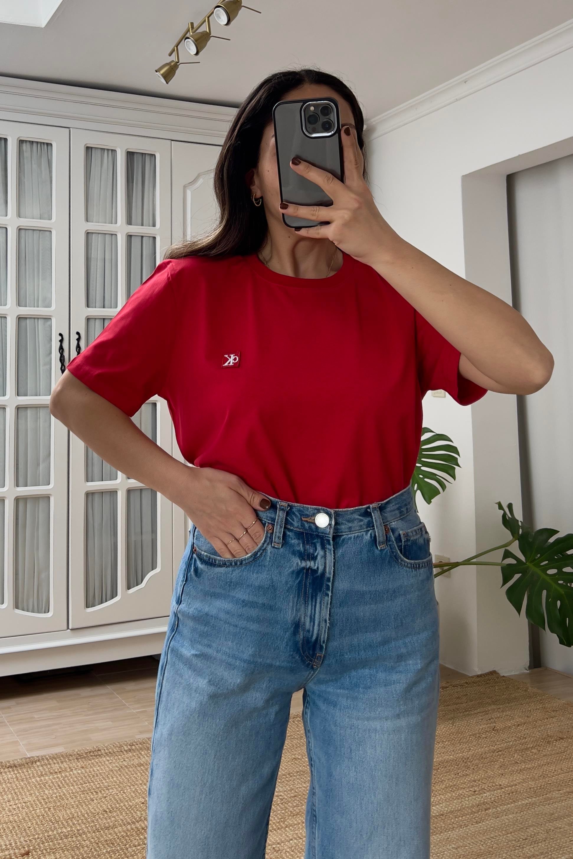 Kırmızı Mini Logolu Oversize Tshirt uygun fiyatlarda www.butikhola.com adresinde