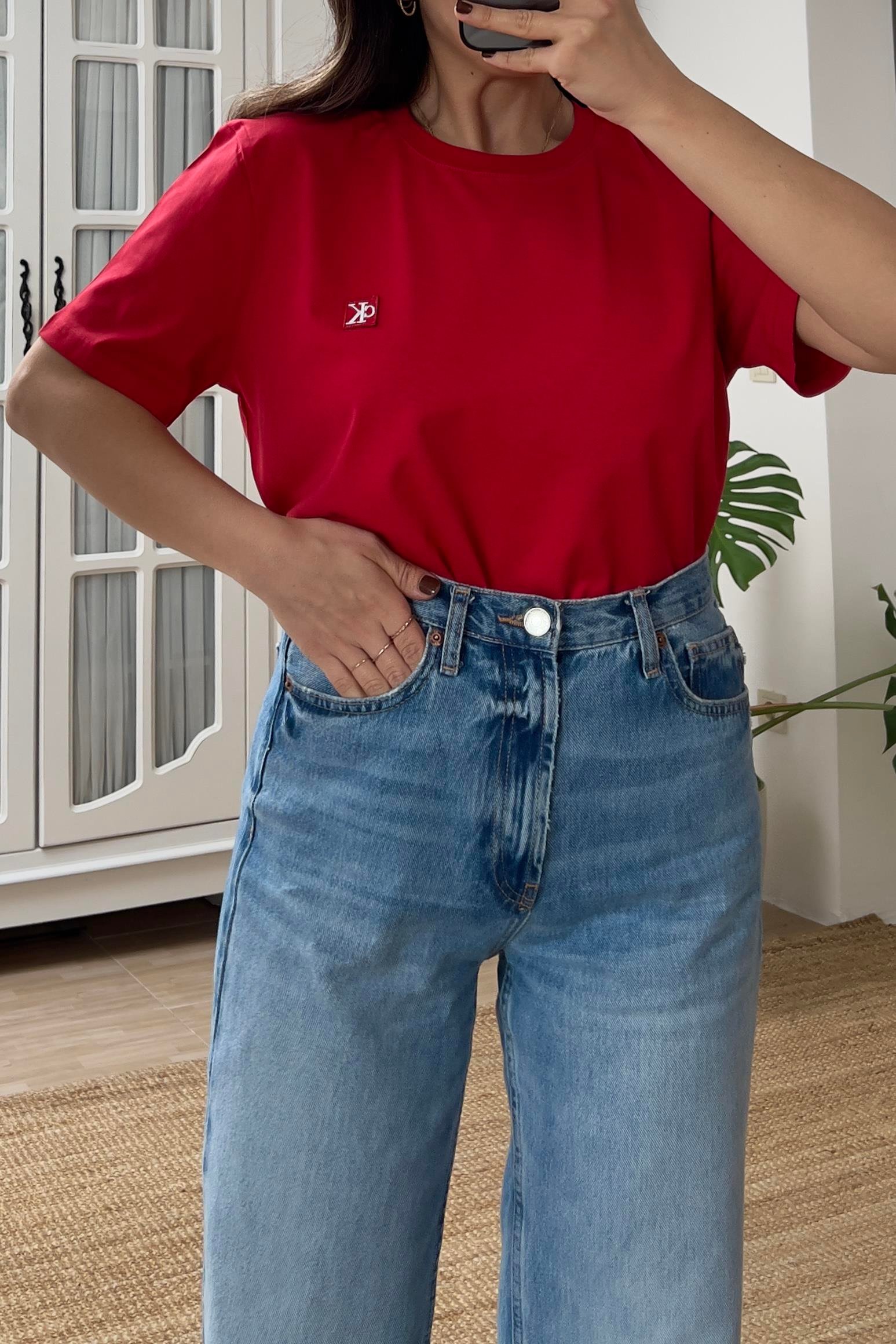 Kırmızı Mini Logolu Oversize Tshirt uygun fiyatlarda www.butikhola.com adresinde