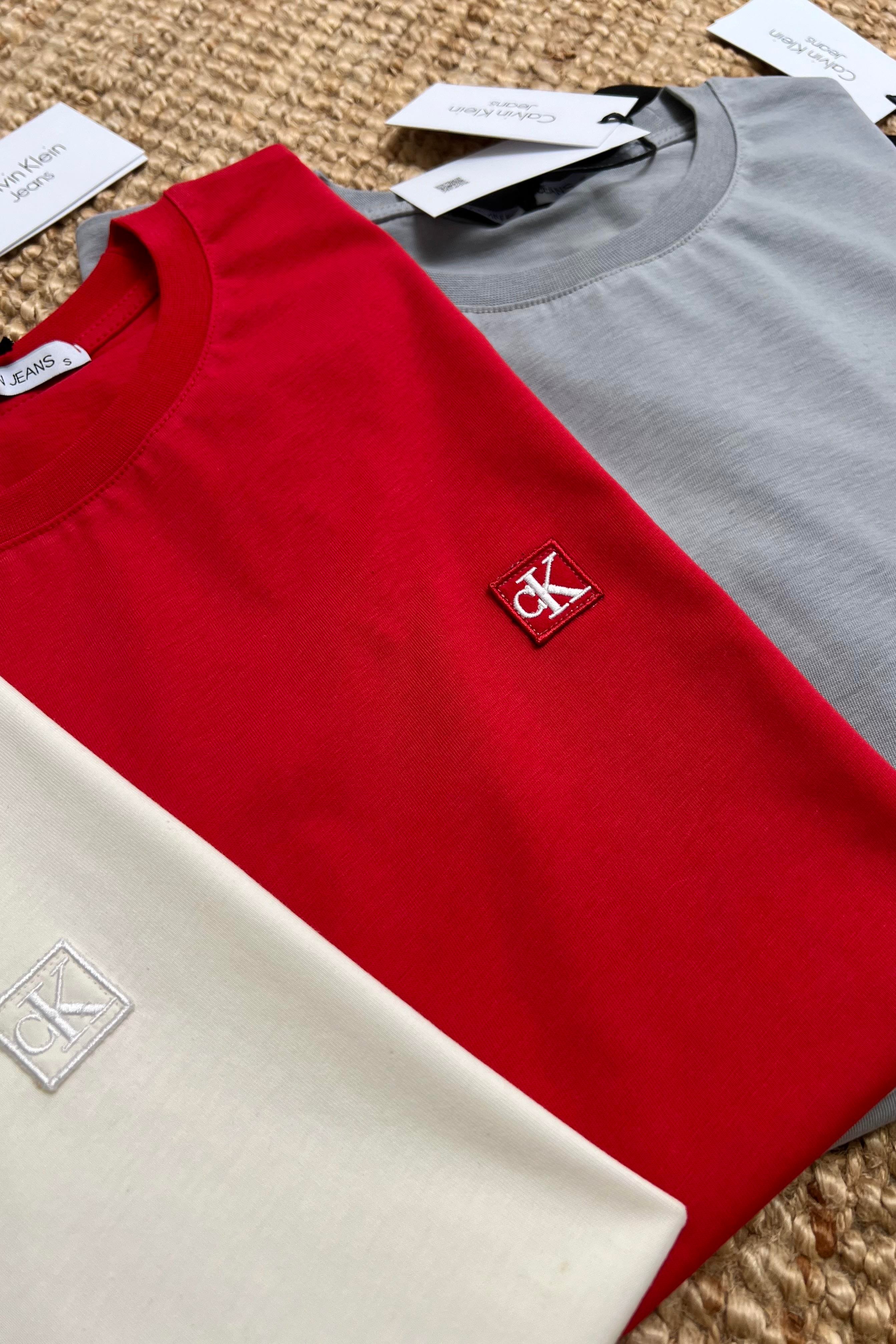 Kırmızı Mini Logolu Oversize Tshirt uygun fiyatlarda www.butikhola.com adresinde