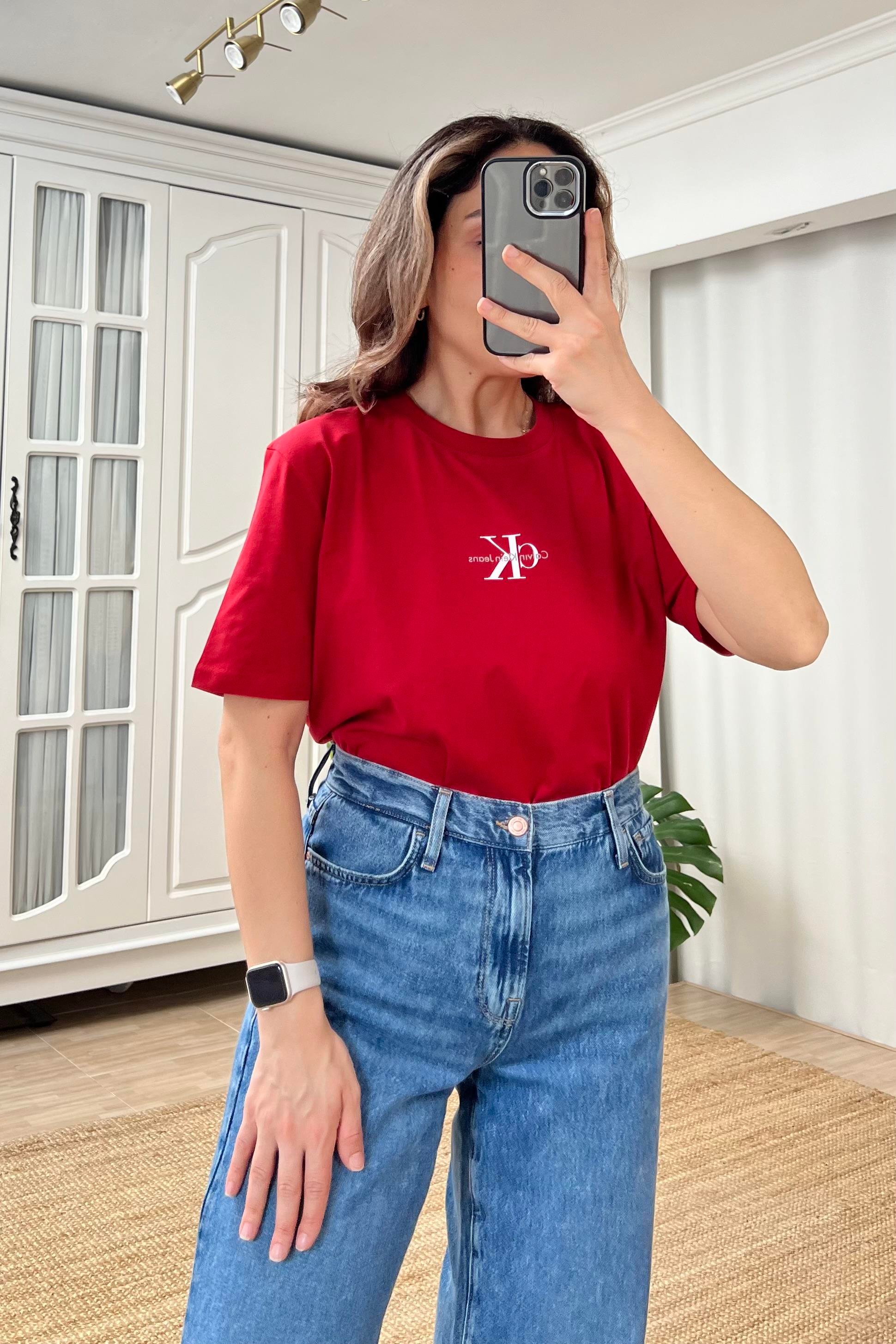 Kırmızı Tok Dokulu Yazı Logolu Tshirt uygun fiyatlarda www.butikhola.com adresinde