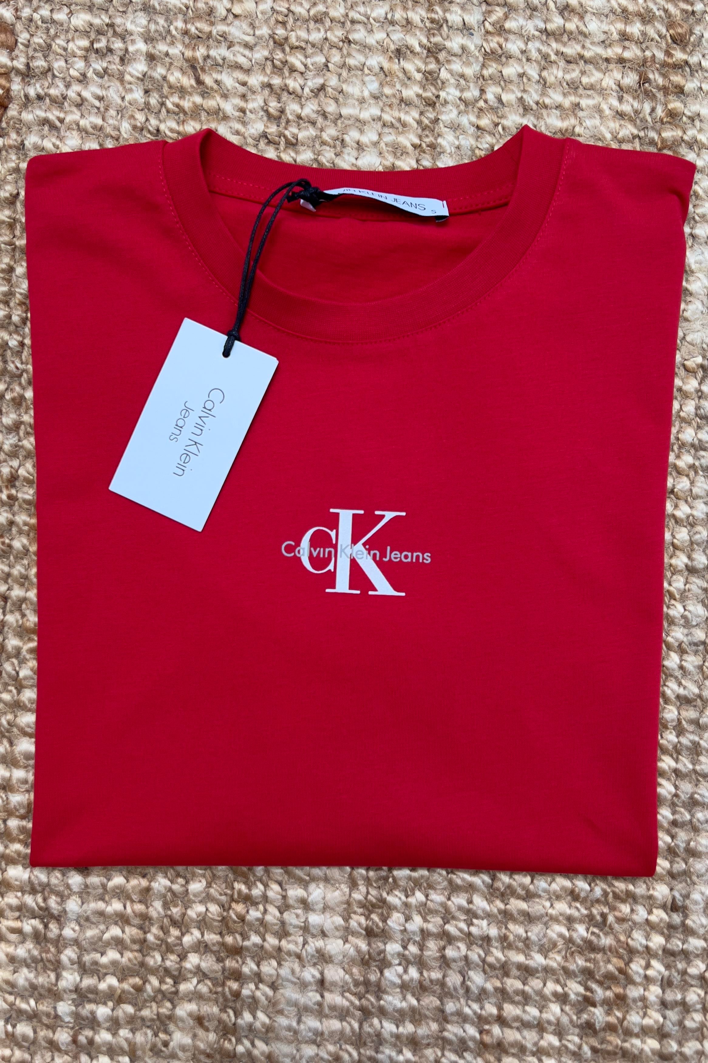 Kırmızı Tok Dokulu Yazı Logolu Tshirt uygun fiyatlarda www.butikhola.com adresinde