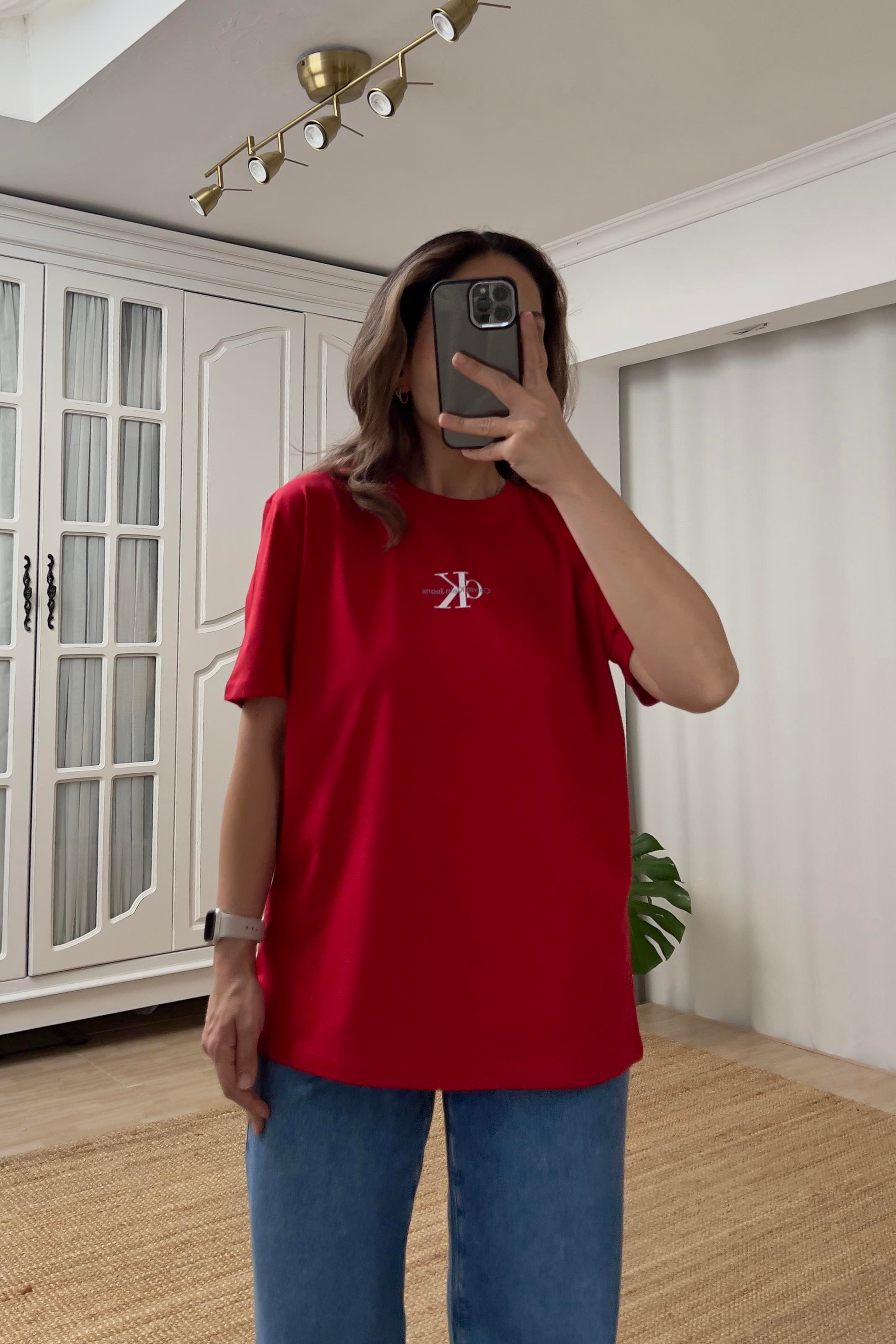 Kırmızı Tok Dokulu Yazı Logolu Tshirt uygun fiyatlarda www.butikhola.com adresinde
