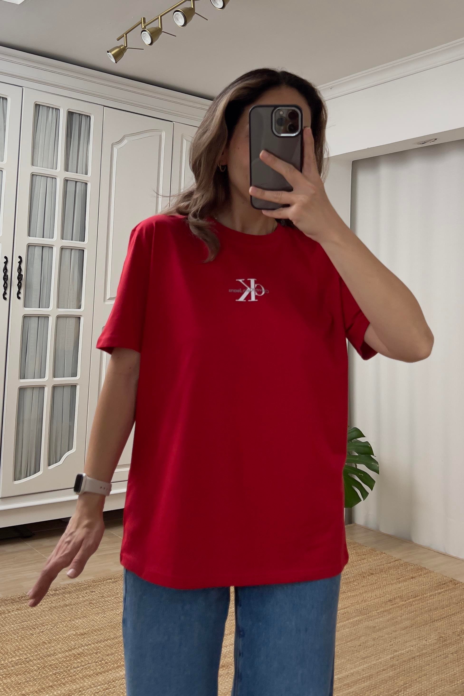 Kırmızı Tok Dokulu Yazı Logolu Tshirt uygun fiyatlarda www.butikhola.com adresinde