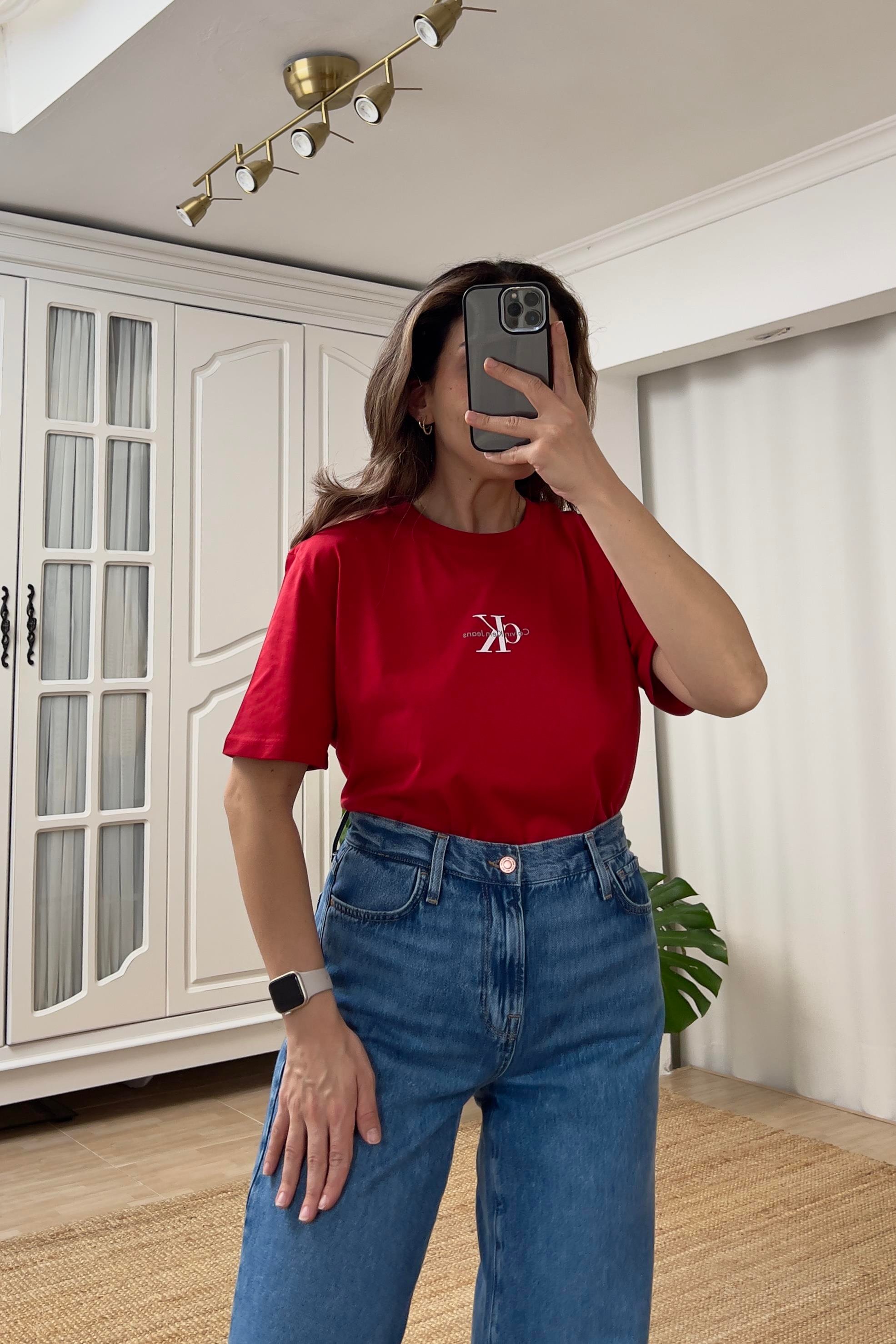Kırmızı Tok Dokulu Yazı Logolu Tshirt uygun fiyatlarda www.butikhola.com adresinde