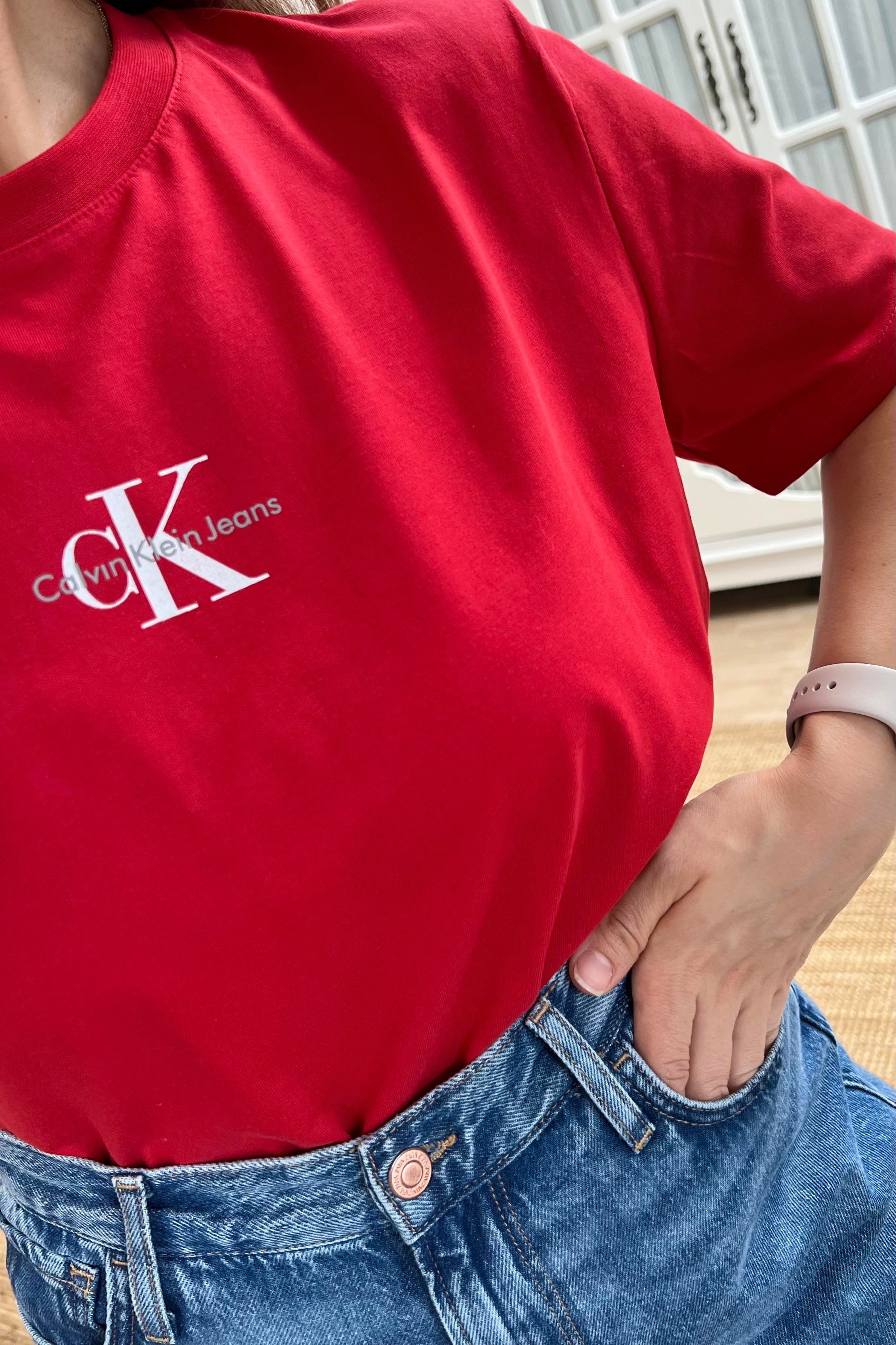 Kırmızı Tok Dokulu Yazı Logolu Tshirt uygun fiyatlarda www.butikhola.com adresinde