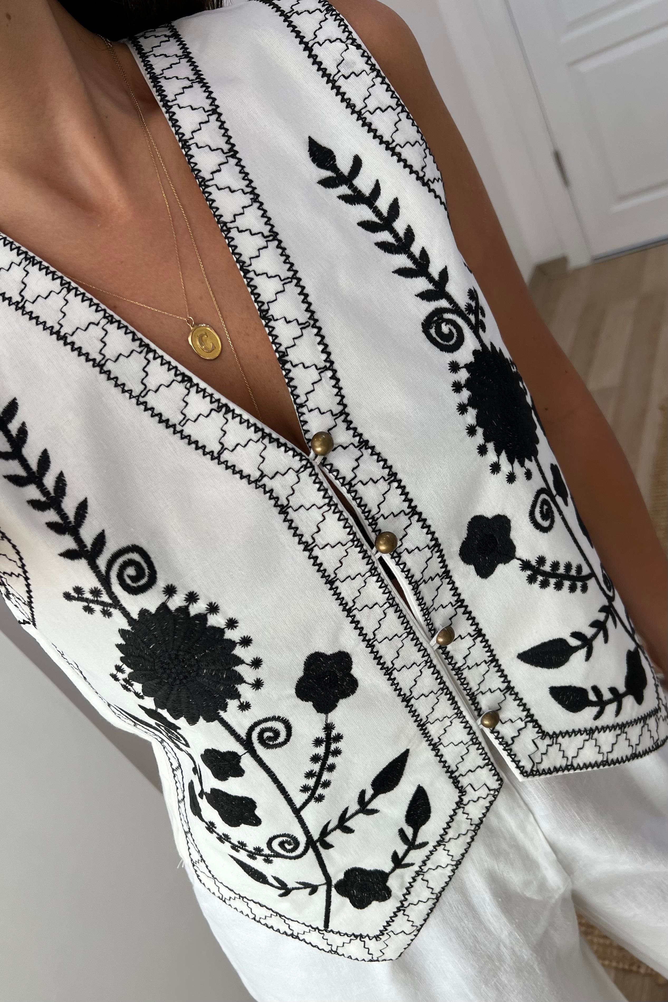 Kontrast Nakışlı Yelek uygun fiyatlarda www.butikhola.com adresinde