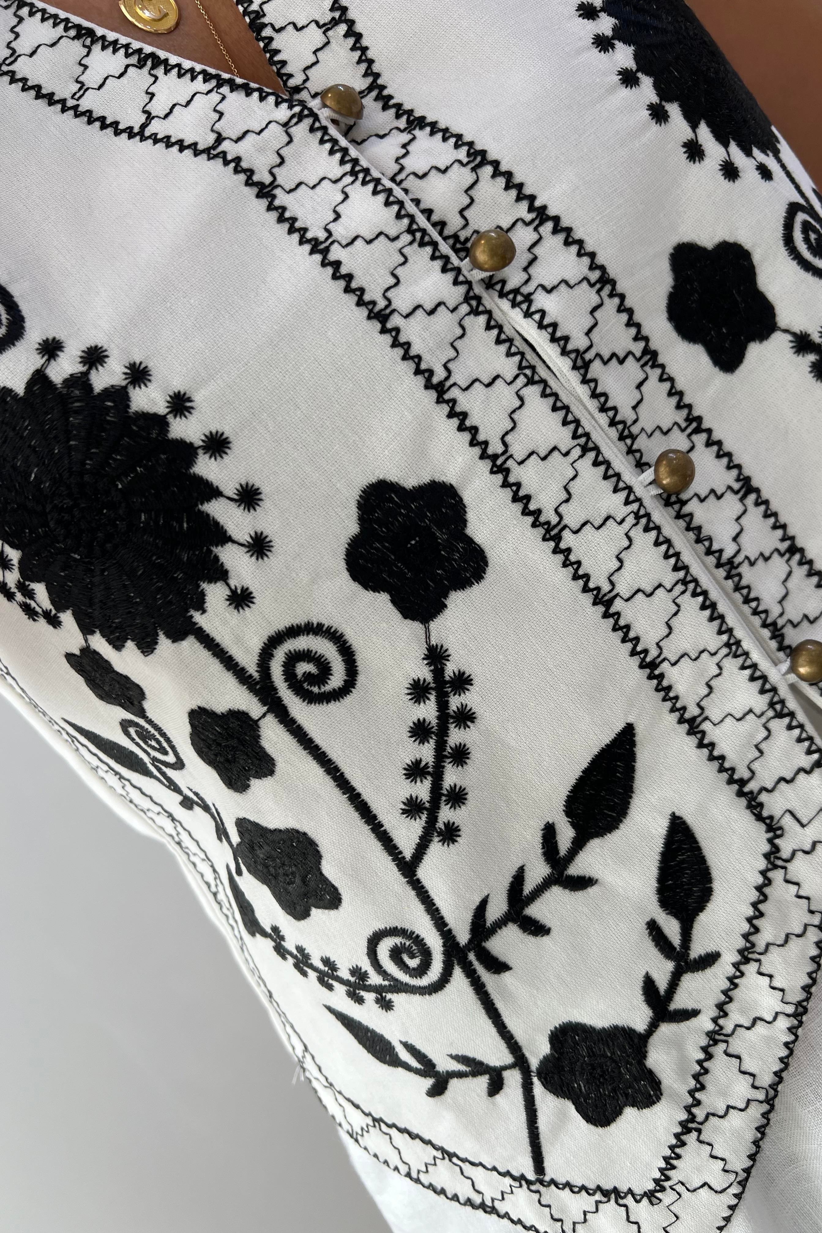 Kontrast Nakışlı Yelek uygun fiyatlarda www.butikhola.com adresinde
