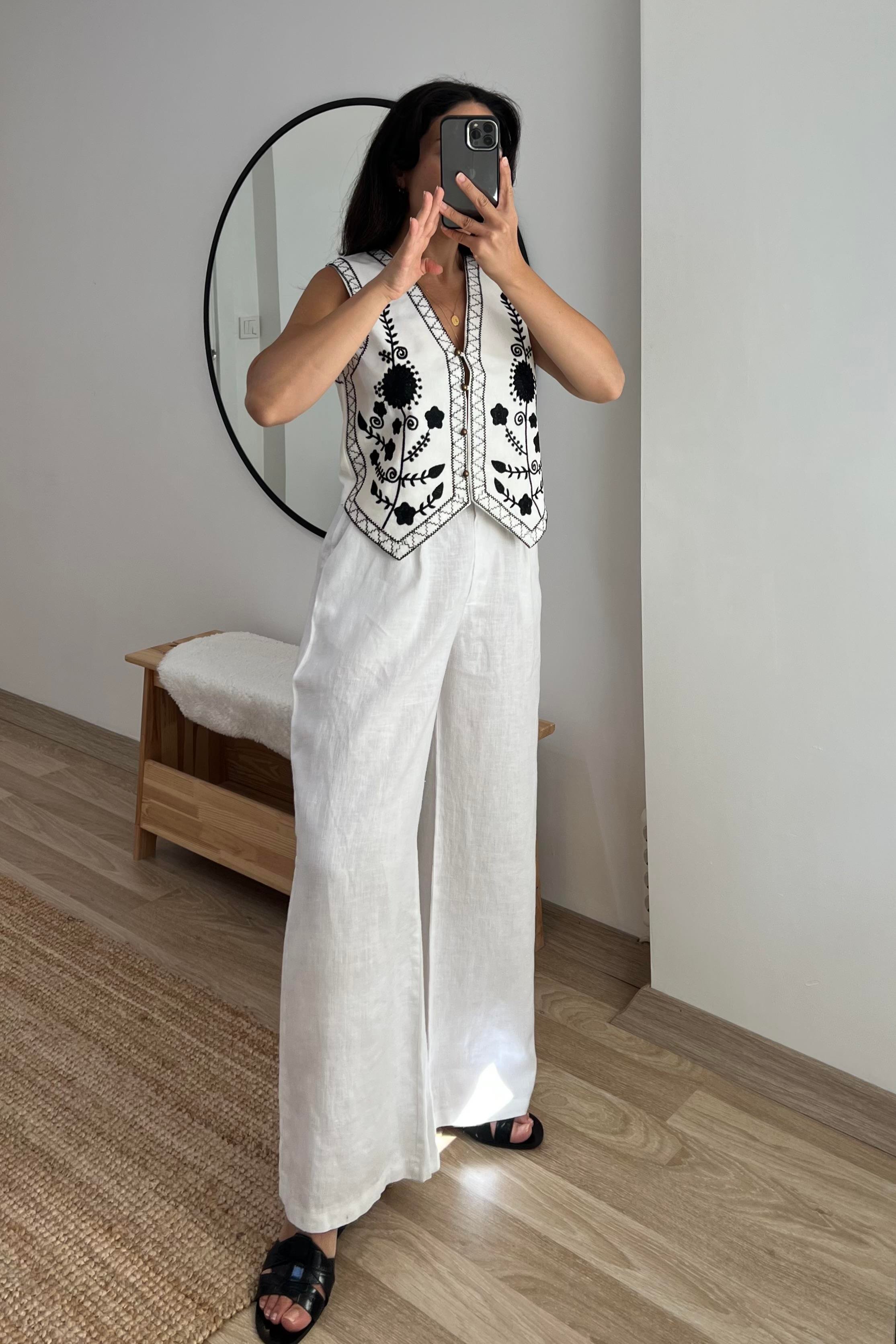 Kontrast Nakışlı Yelek uygun fiyatlarda www.butikhola.com adresinde