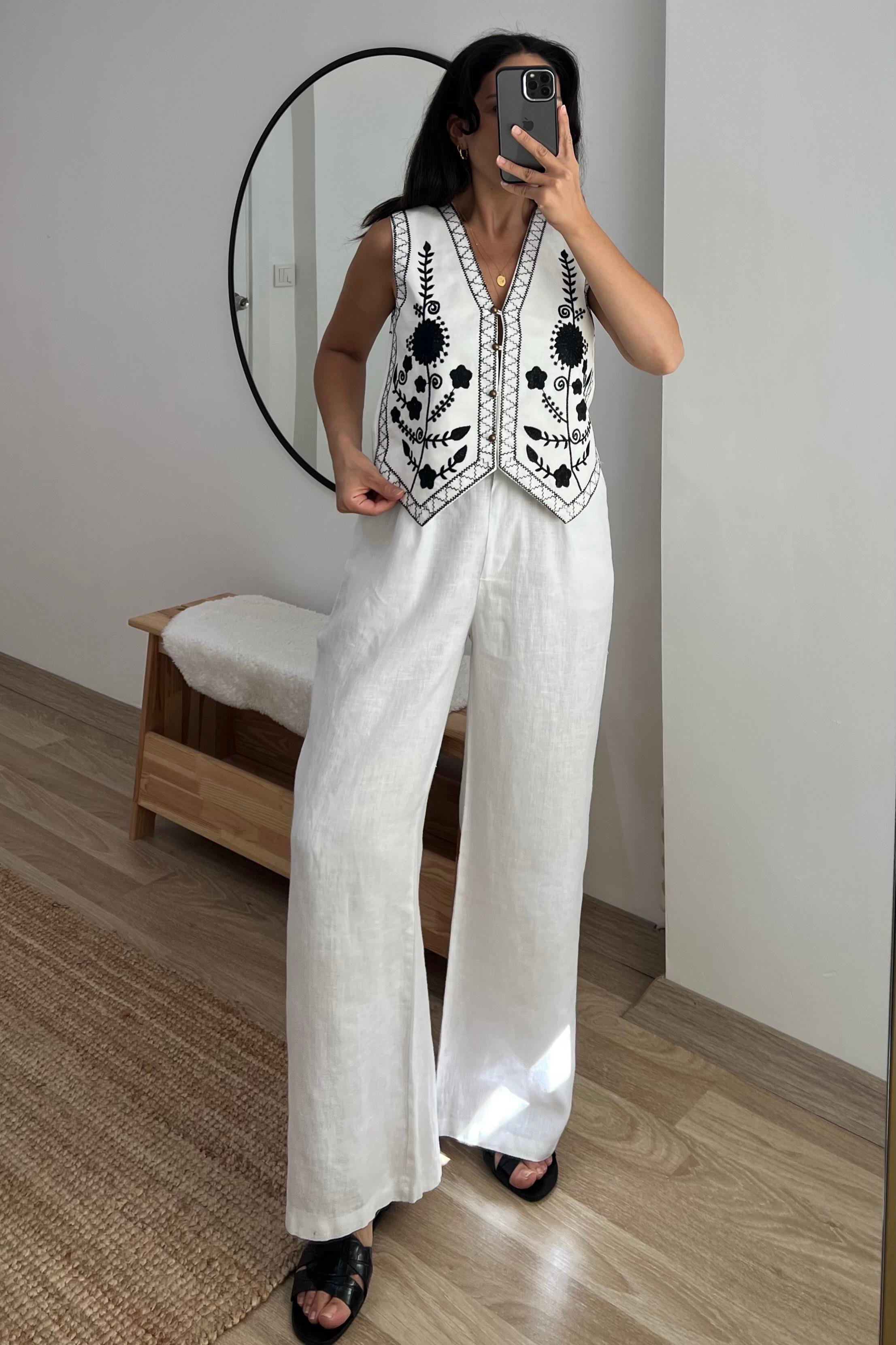 Kontrast Nakışlı Yelek uygun fiyatlarda www.butikhola.com adresinde