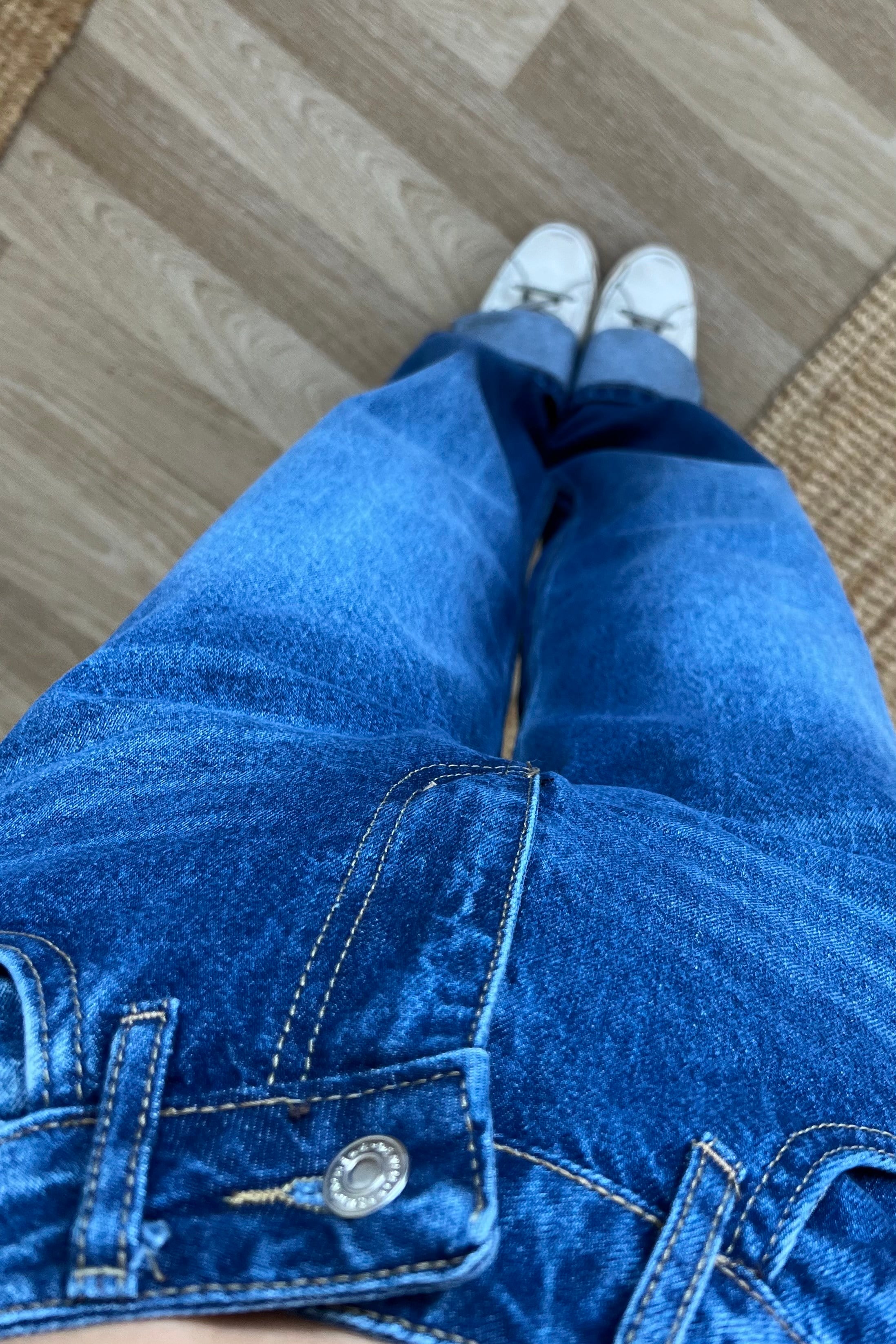 Koyu Mavi Paça Katlama Detaylı Jean uygun fiyatlarda www.butikhola.com adresinde