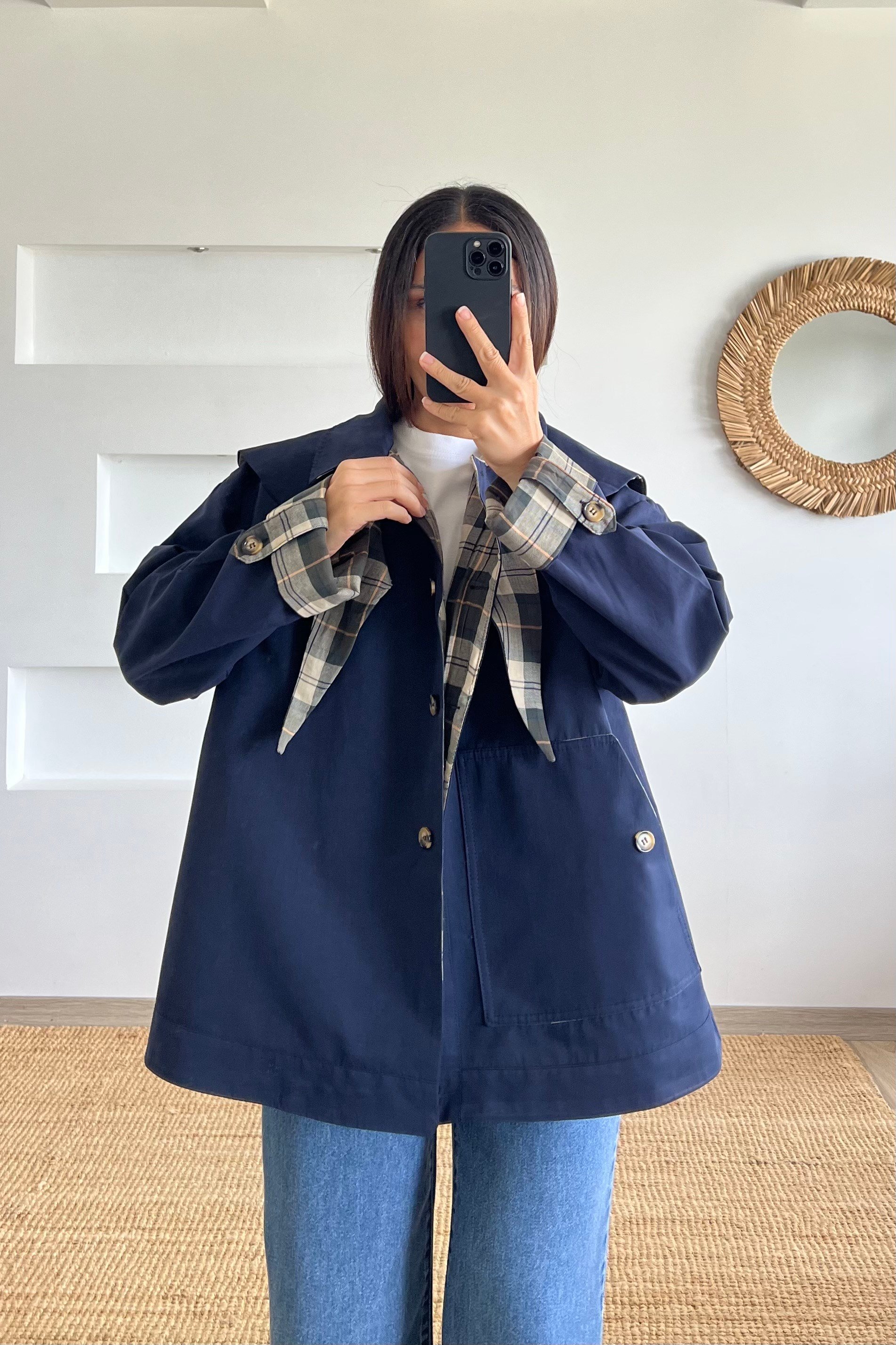 Lacivert Çıkarılabilir Fular Detaylı Tasarım Trençkot uygun fiyatlarda www.butikhola.com adresinde