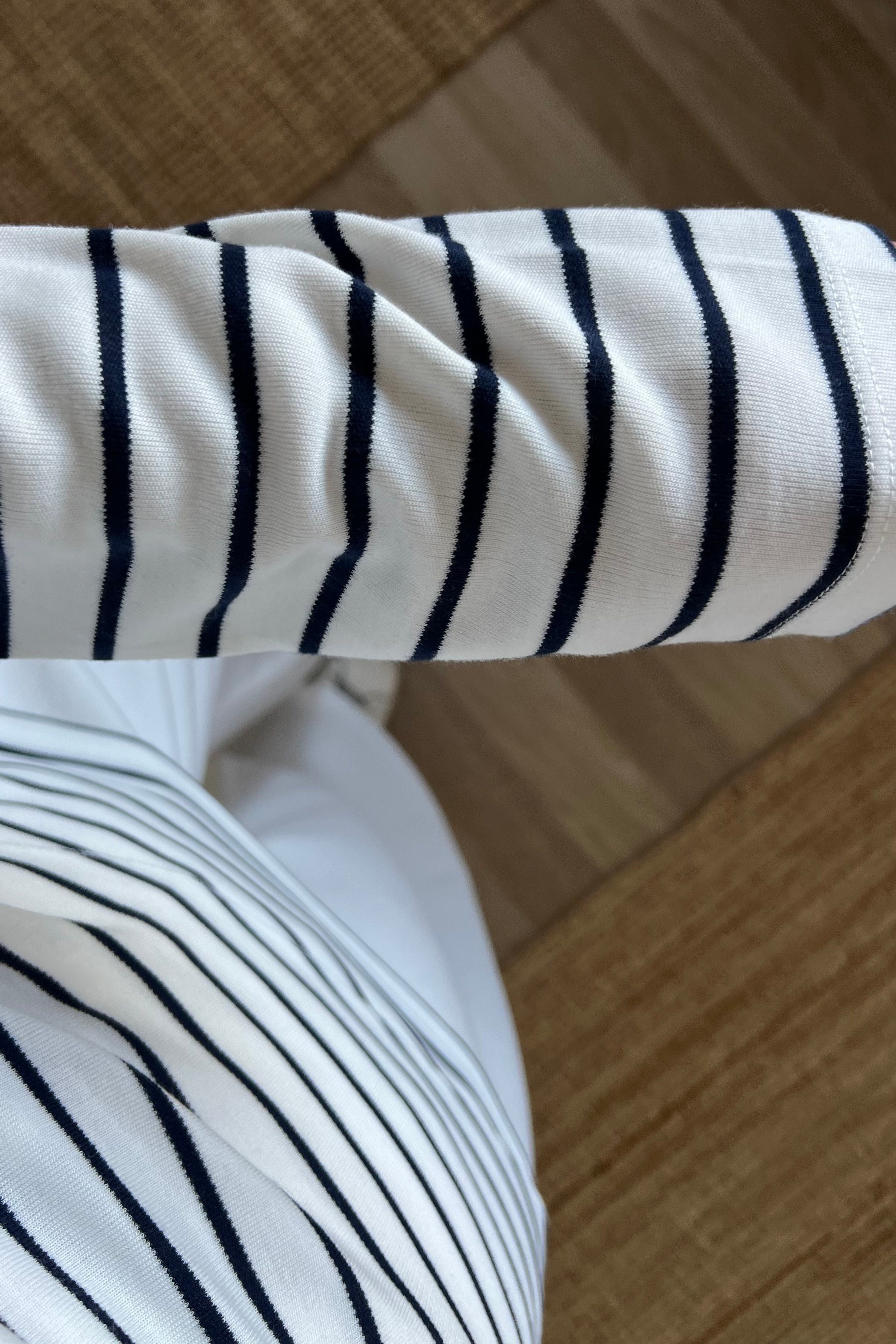 Lacivert Çizgili Fular Detaylı İnce Sweat uygun fiyatlarda www.butikhola.com adresinde