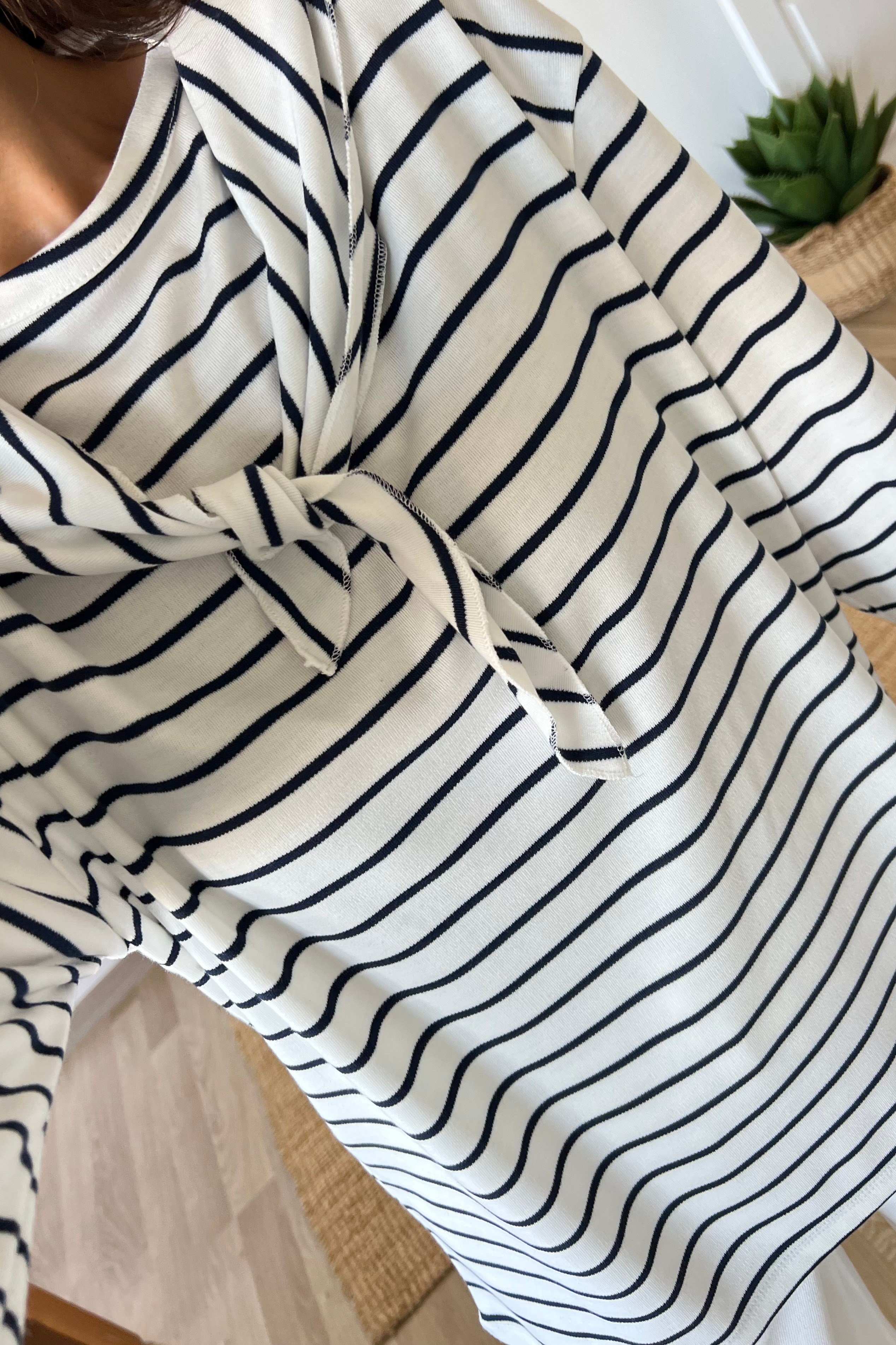 Lacivert Çizgili Fular Detaylı İnce Sweat uygun fiyatlarda www.butikhola.com adresinde