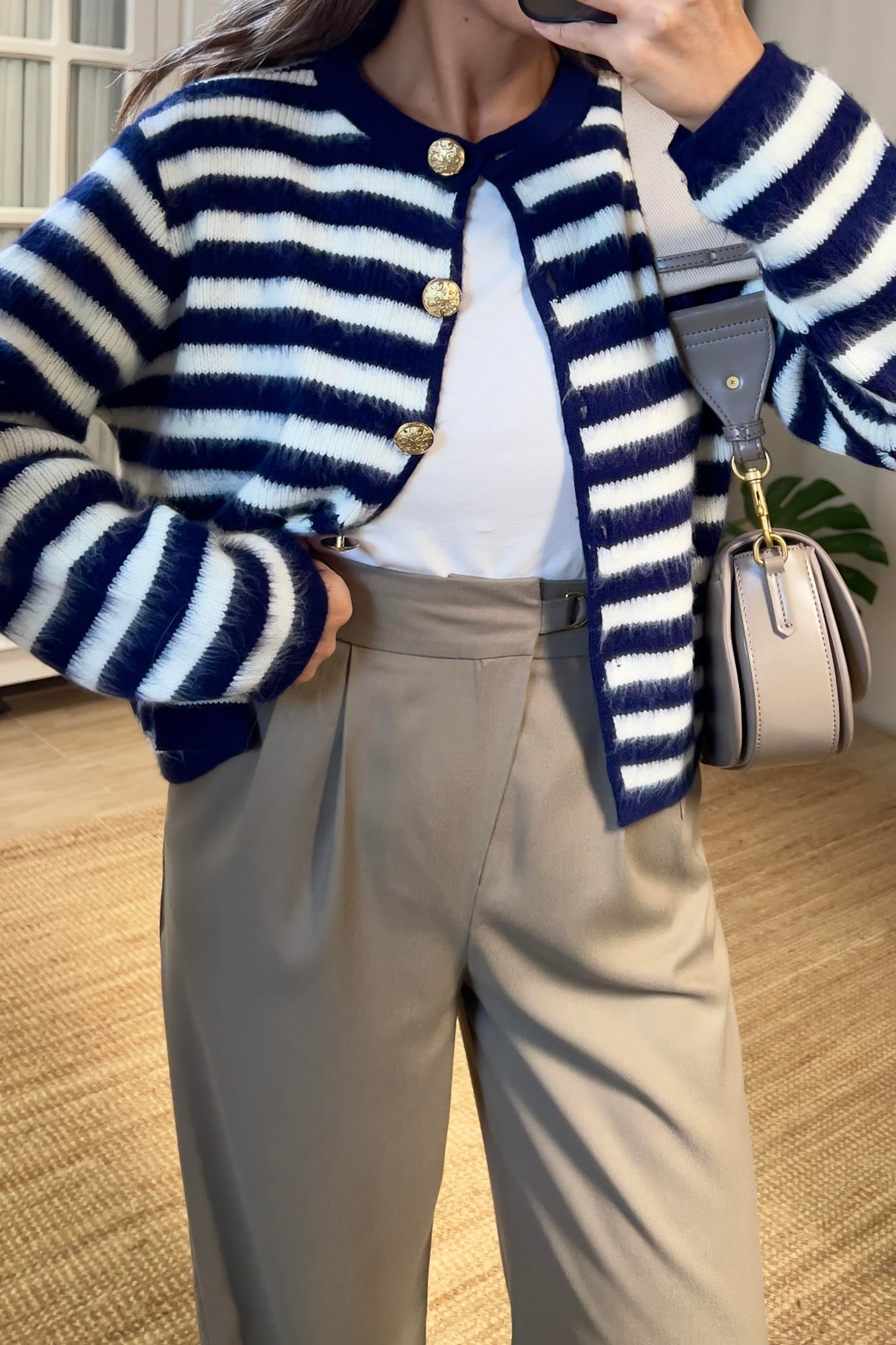 Lacivert Çizgili Gold Düğme Detaylı Yumoş Hırka  uygun fiyatlarda www.butikhola.com adresinde