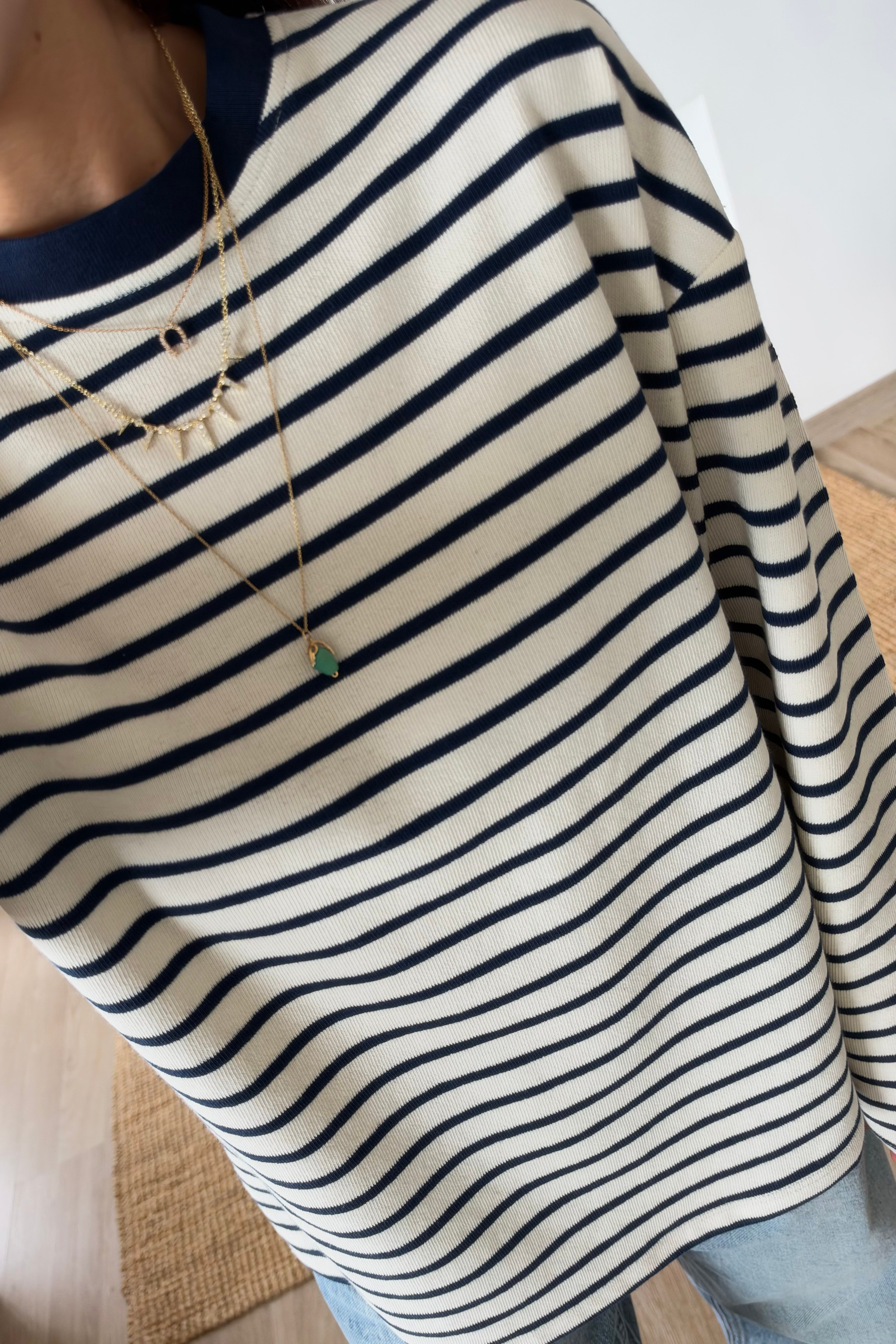 Lacivert Çizgili Yanı Yırtmaçlı Sweatshirt uygun fiyatlarda www.butikhola.com adresinde