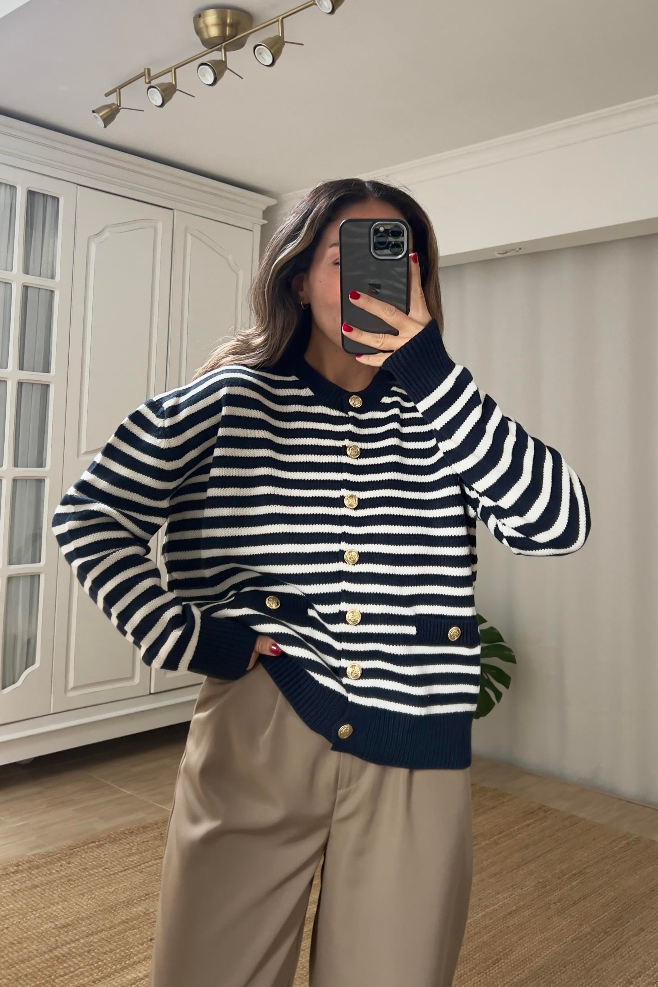 Lacivert Ekru Çizgili Gold Düğme Detaylı Hırka  uygun fiyatlarda www.butikhola.com adresinde