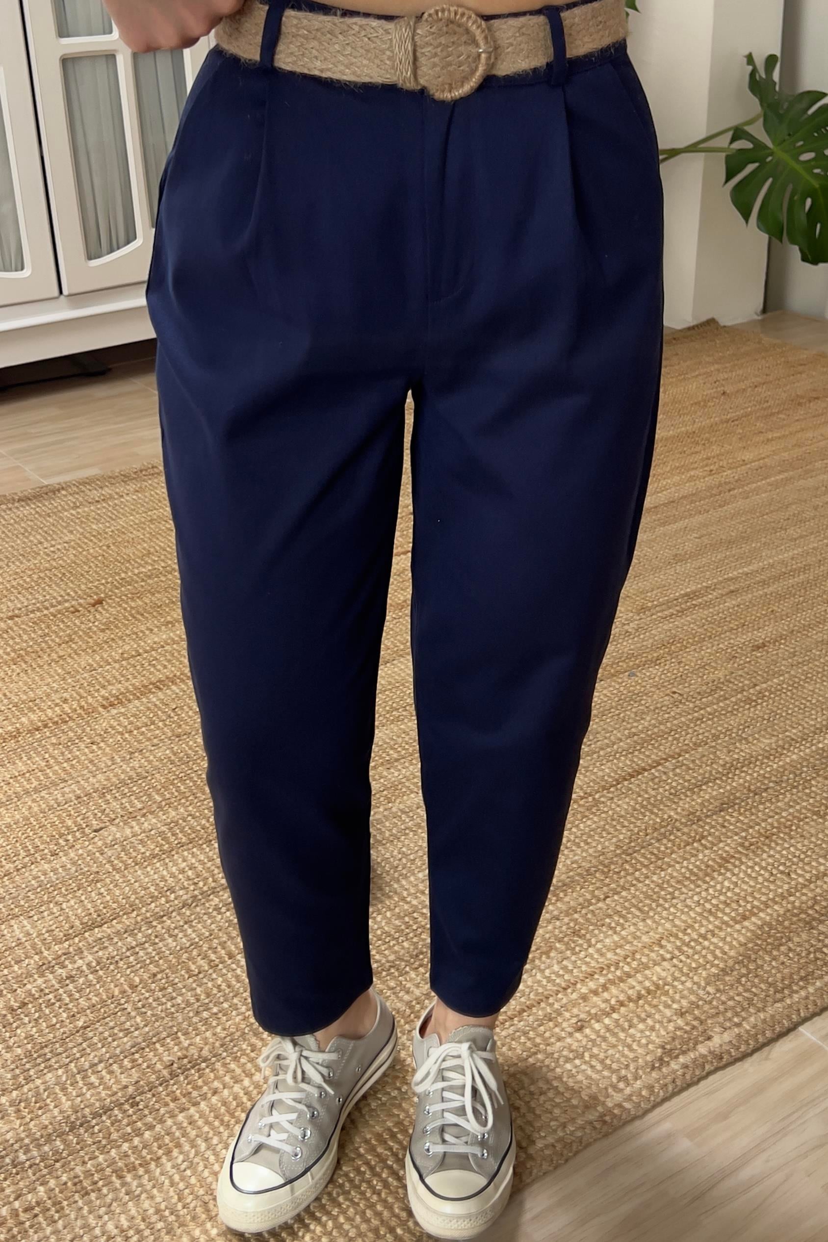 Lacivert Hasır Kemerli Havuç Kesim Pantolon uygun fiyatlarda www.butikhola.com adresinde