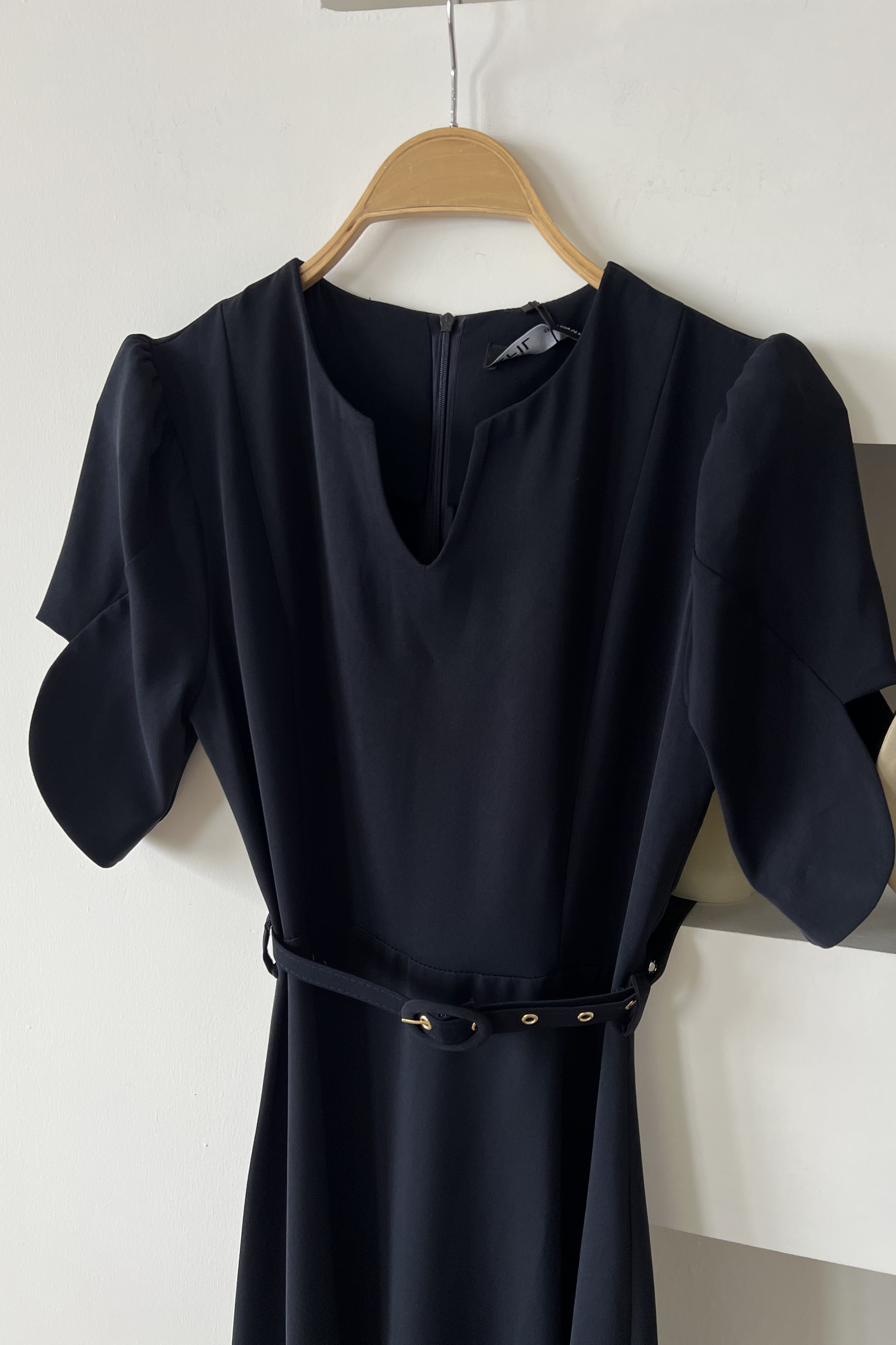 Lacivert Kendinden Kemerli Asimetrik Kol uygun fiyatlarda www.butikhola.com adresinde