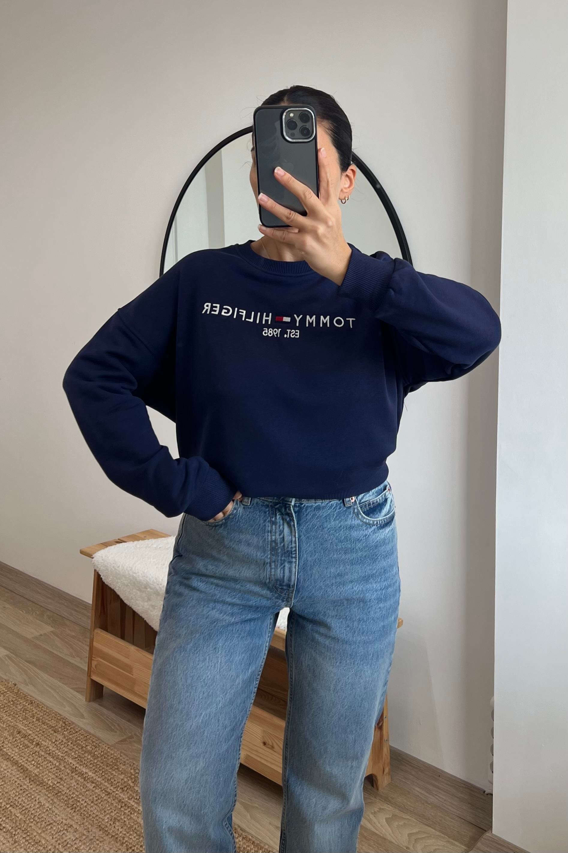 Lacivert Oversize Logo Nakışlı Sweatshirt uygun fiyatlarda www.butikhola.com adresinde